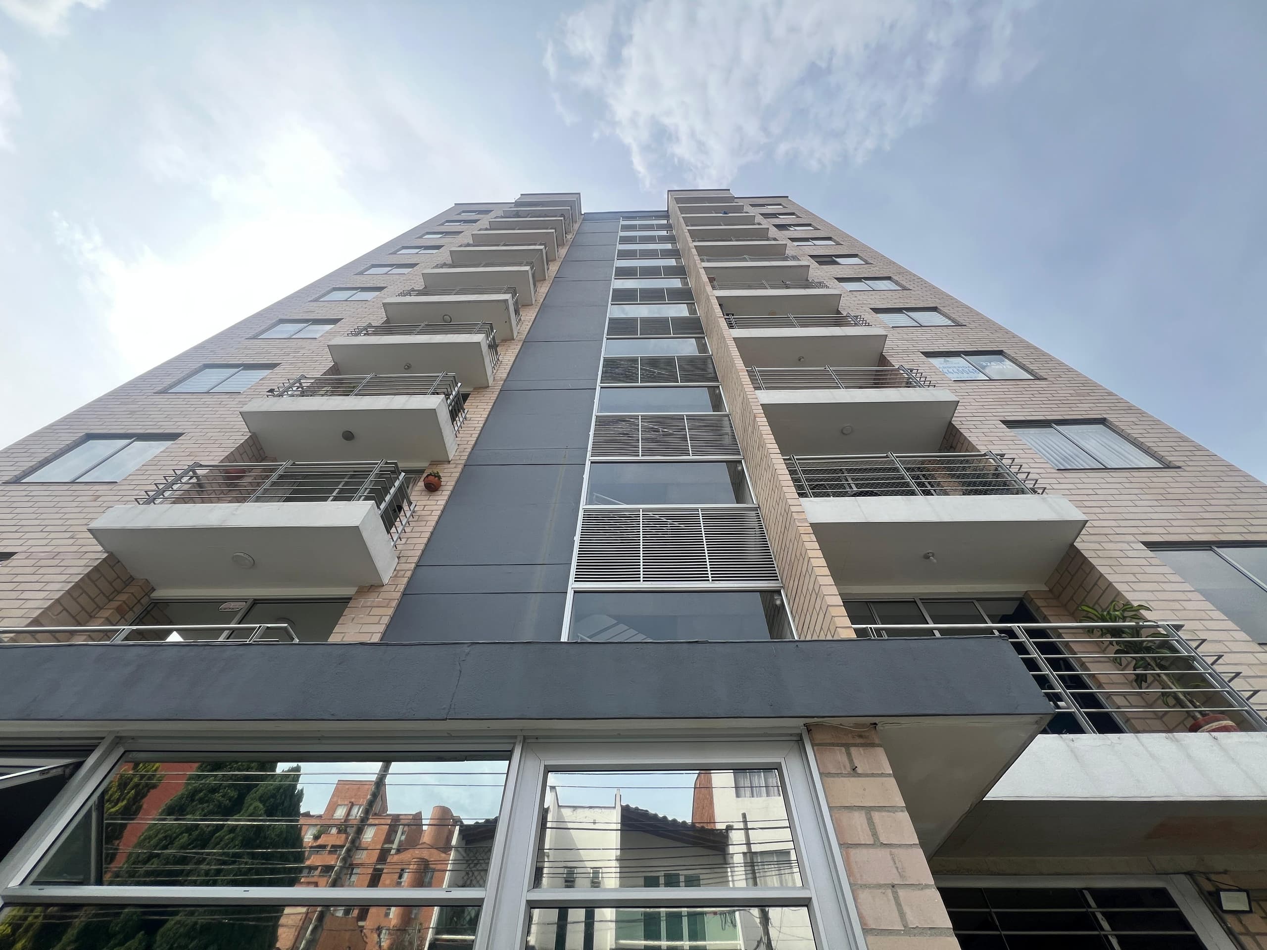Apartaestudio en arriendo en El Nogal Los Almendros, Belen, Medellín — foto 1 de 20
