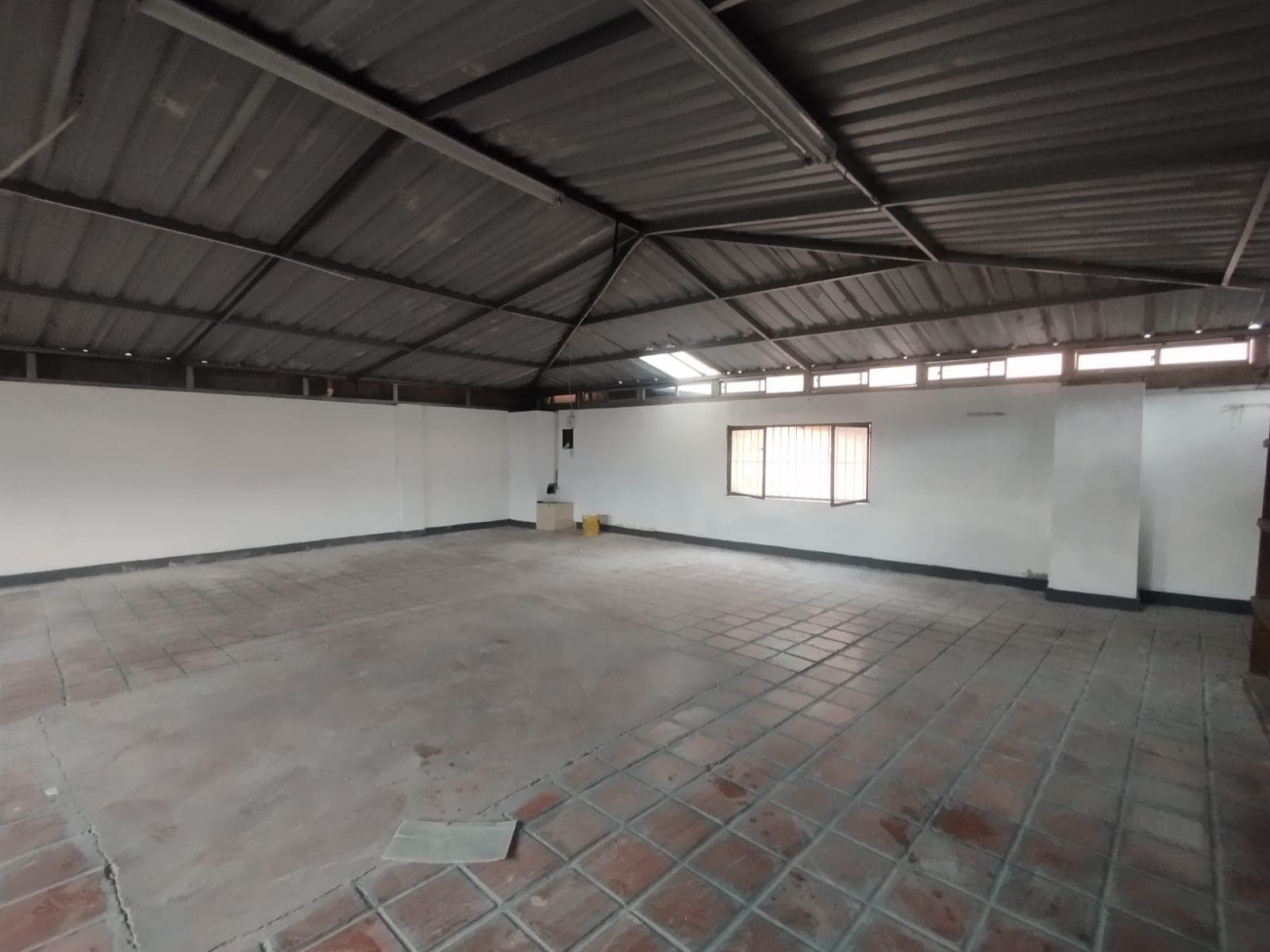 Local en arriendo en Alpujarra, Centro, Medellín — foto 1 de 12