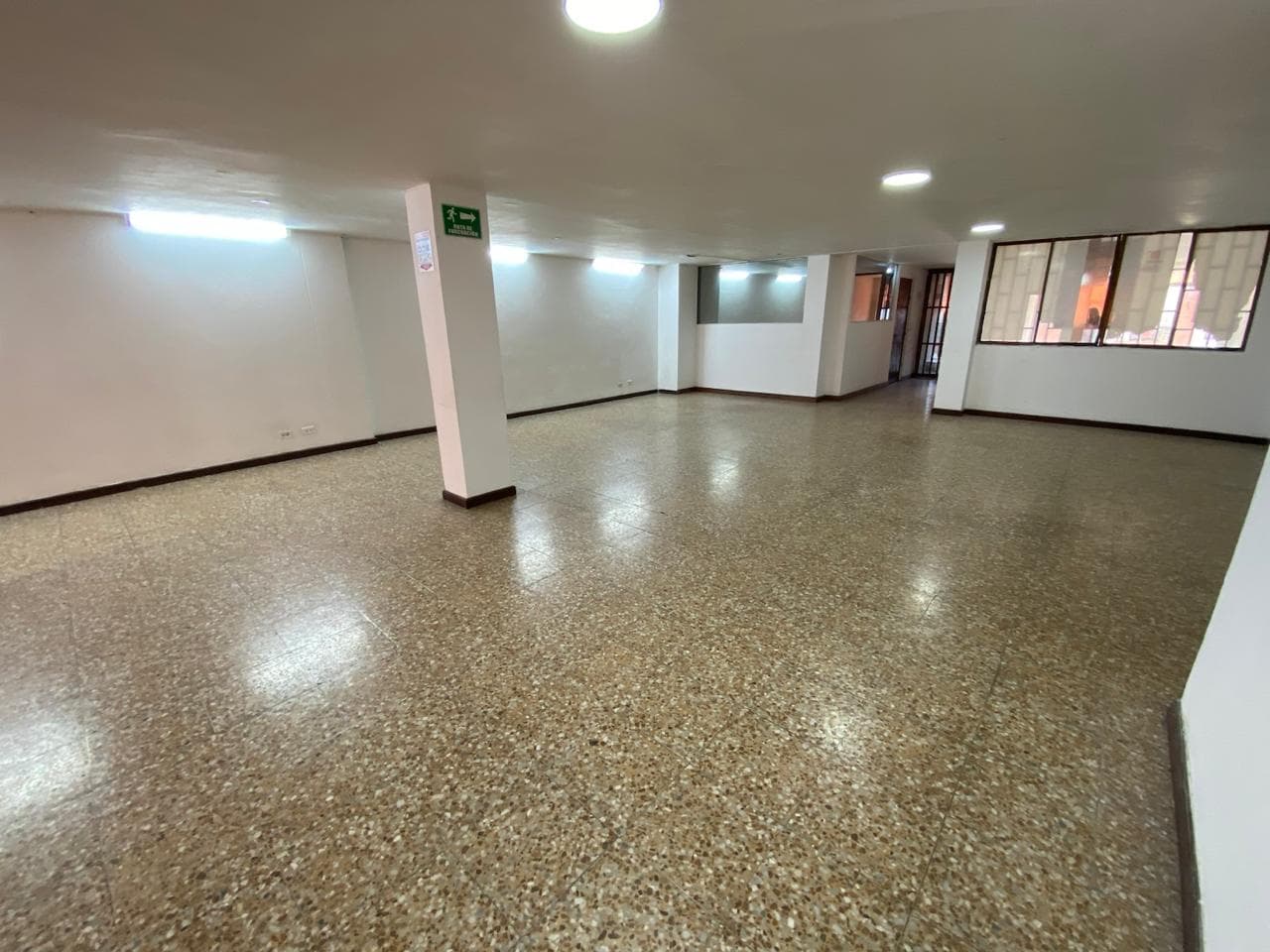 Local en arriendo en La America, Medellín — foto 1 de 13