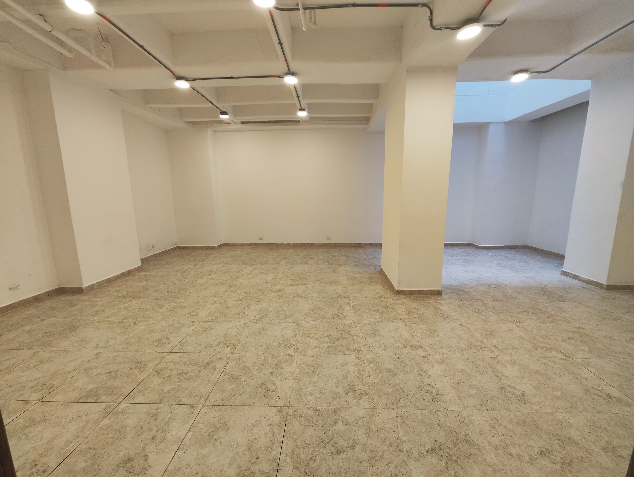 Local en arriendo en Laureles, Medellín — foto 1 de 8