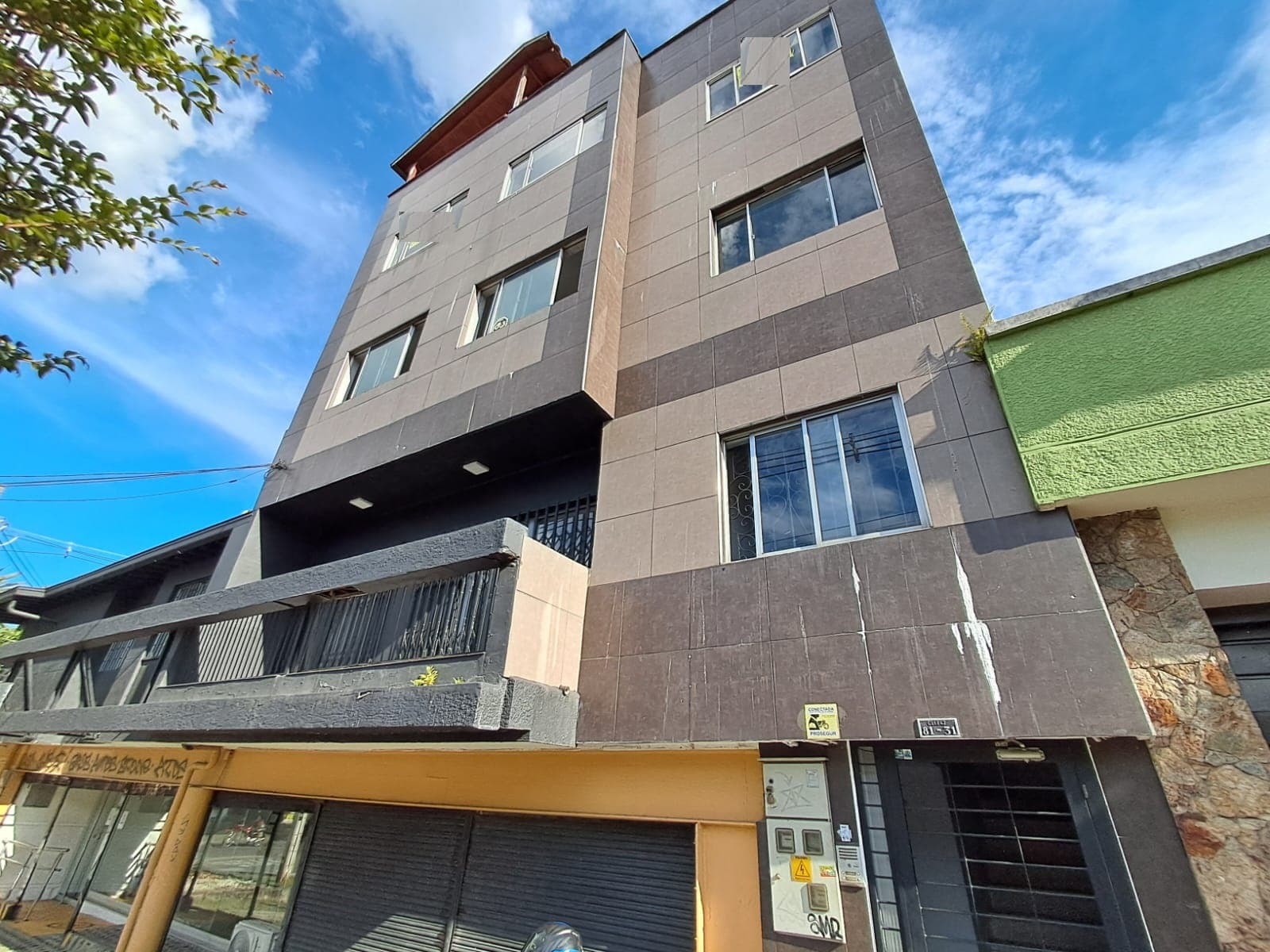 Casa Comercial en arriendo en Simón Bolívar, La America, Medellín — foto 1 de 20