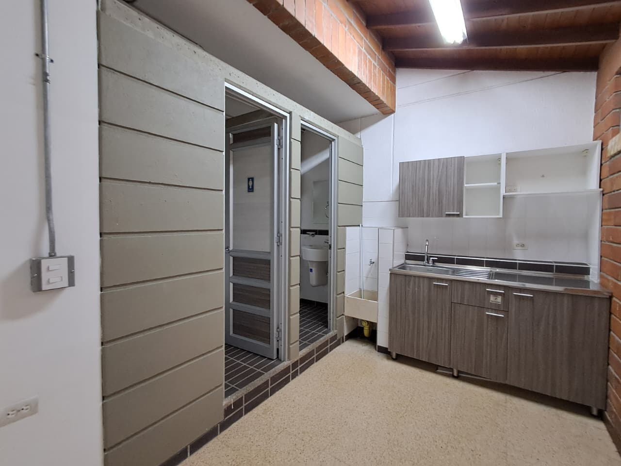 Local en arriendo en Rosales, Belen, Medellín — foto 1 de 20