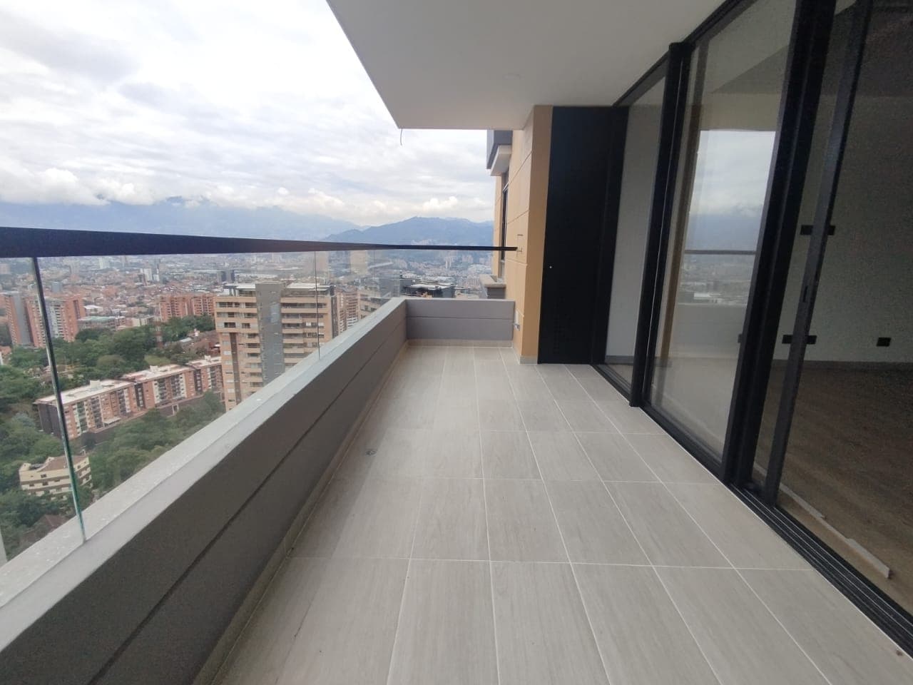 Apartamento en arriendo en El Esmeraldal, Envigado — foto 1 de 14