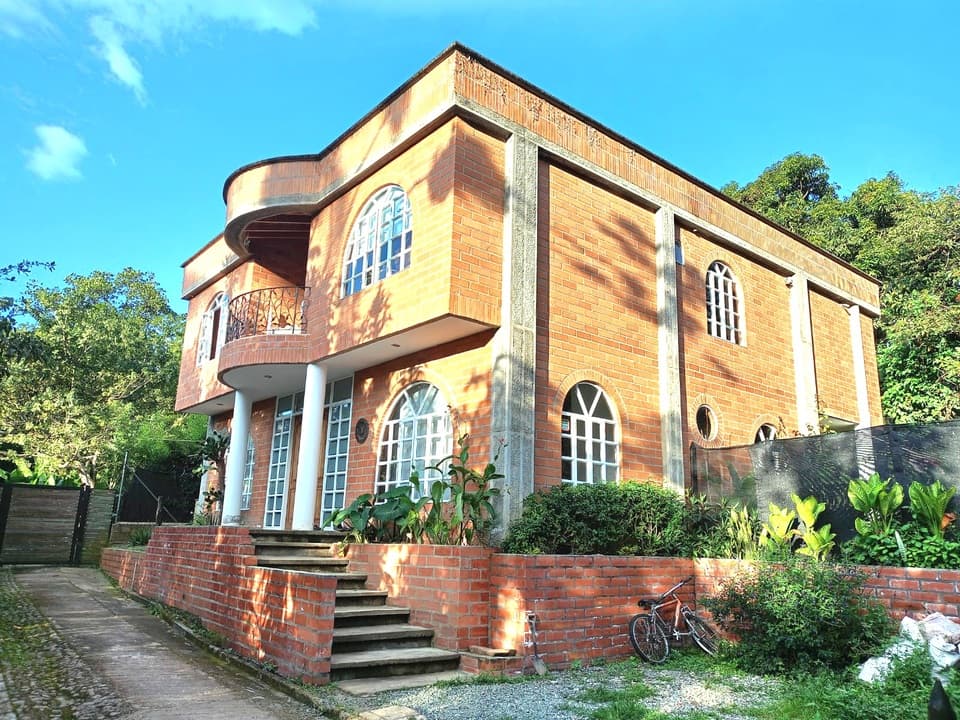 Casa Vivienda en arriendo en Transversal Intermedia, Envigado — foto 1 de 20