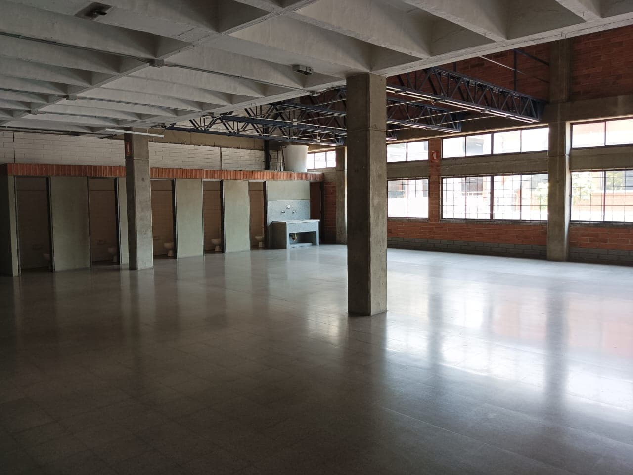 Local en arriendo en Guayabal, Medellín — foto 1 de 6