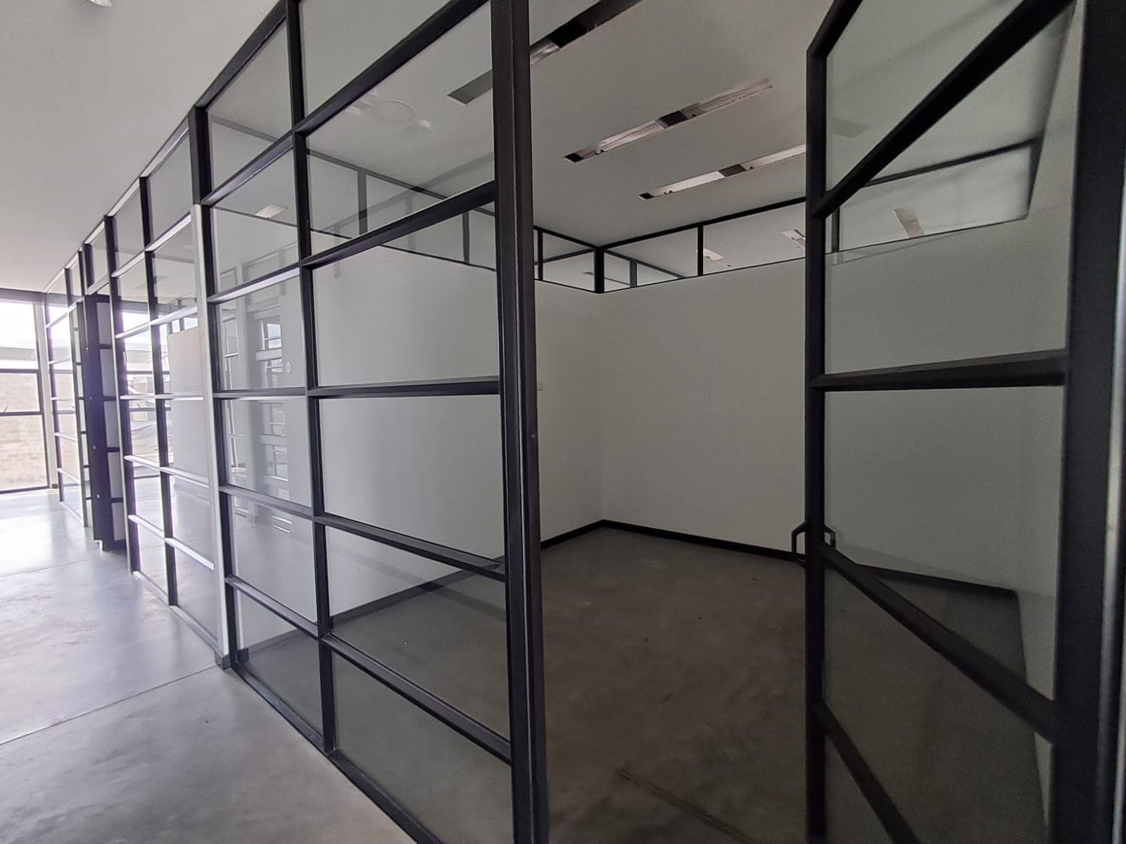 Oficina en arriendo en Barro Blanco Rio Negro, Rionegro — foto 1 de 8