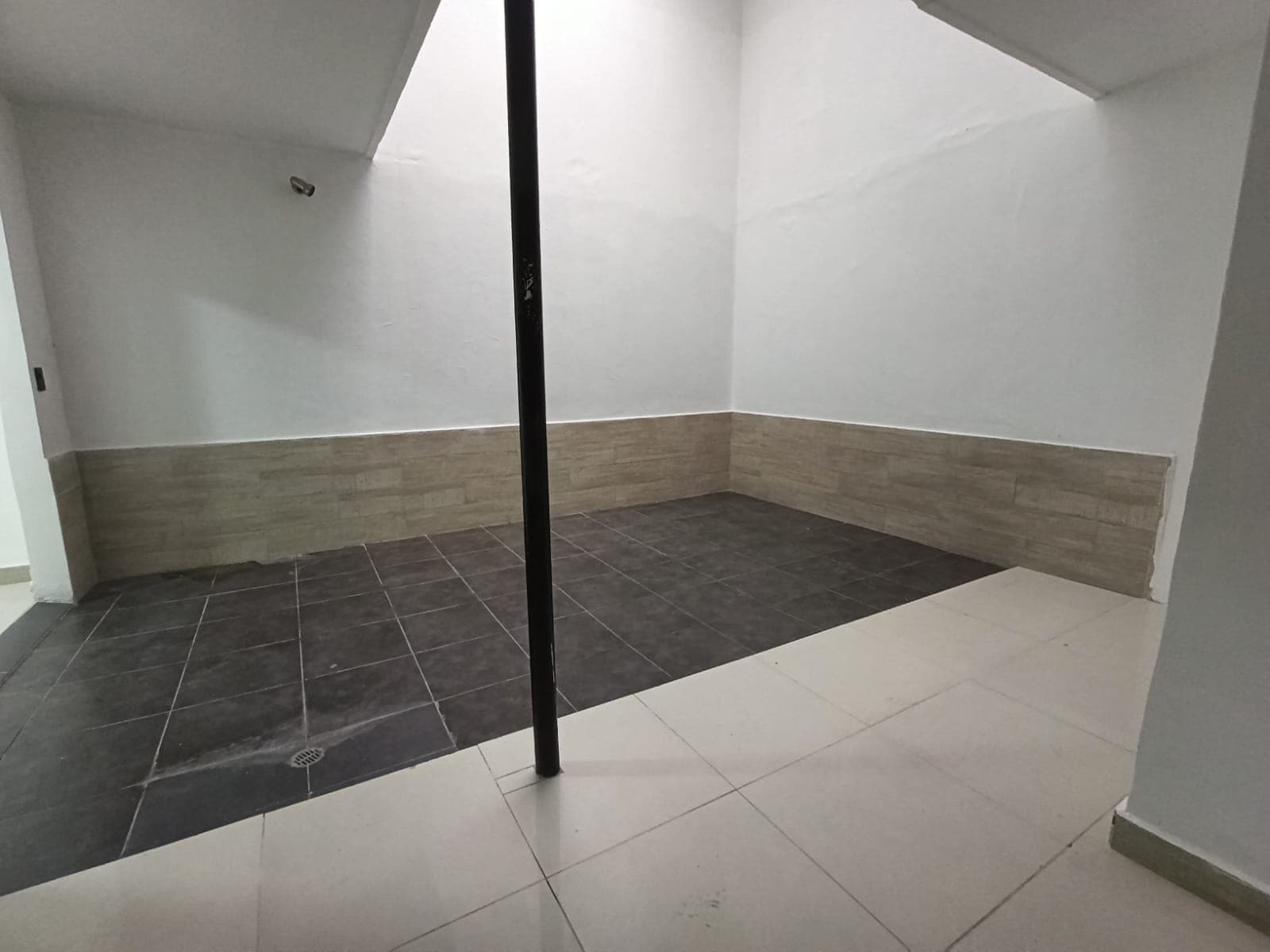 Casa Comercial en arriendo en La Magnolia, Envigado — foto 1 de 14