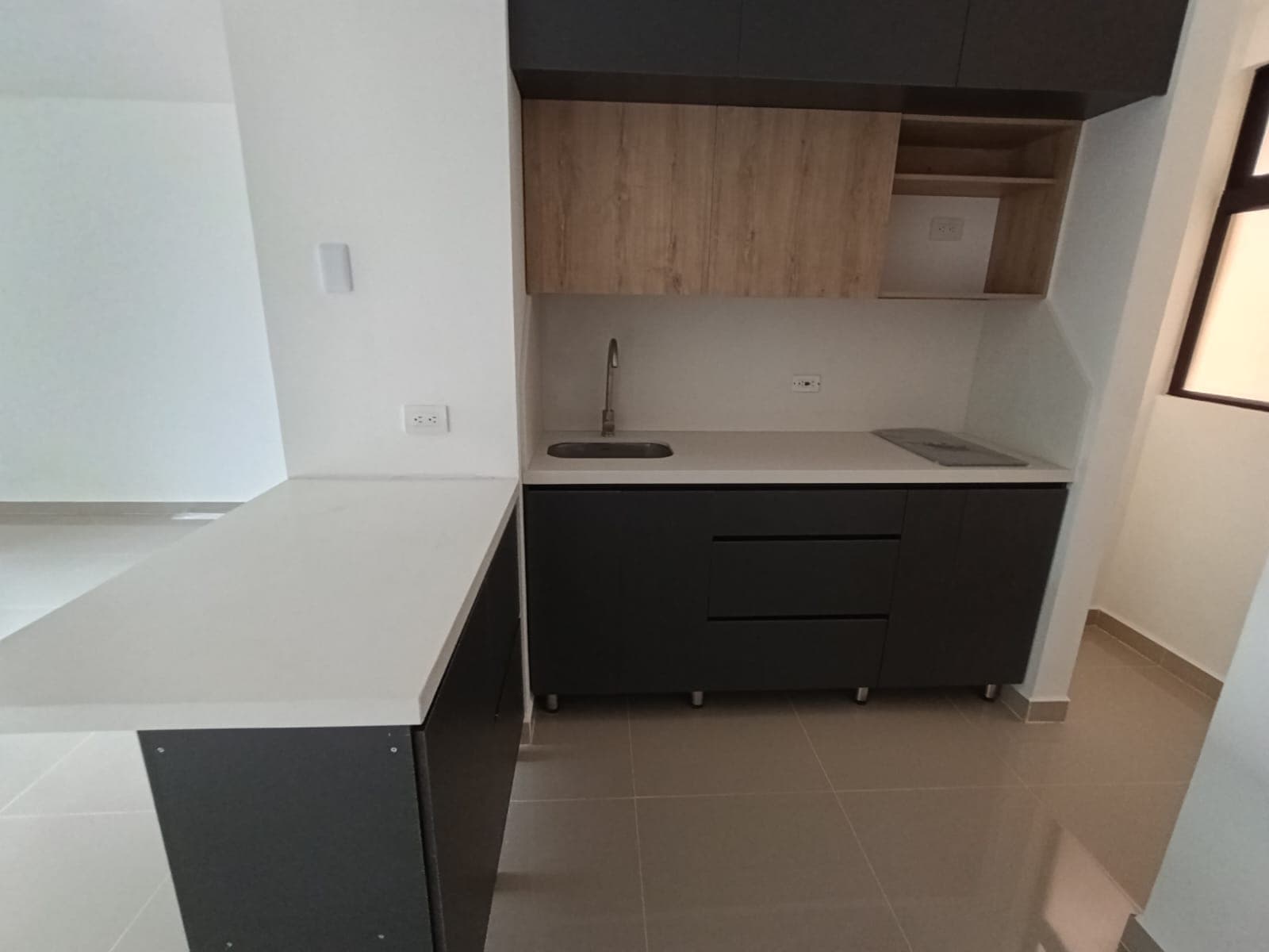 Apartaestudio en arriendo en Laureles, Medellín — foto 1 de 12