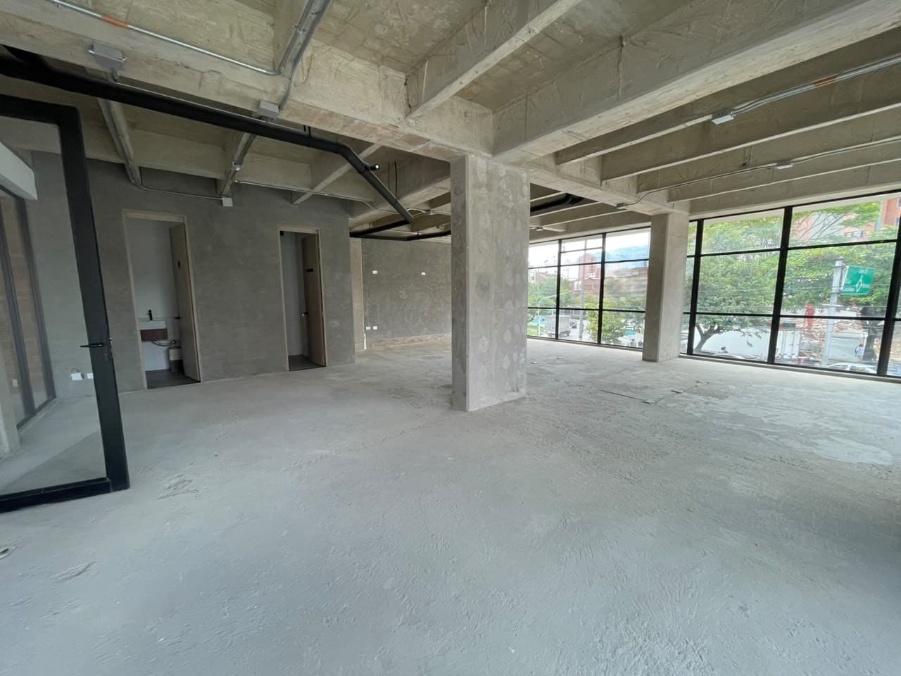Local en arriendo en Nueva Villa De Aburrá, Belen, Medellín — foto 1 de 15