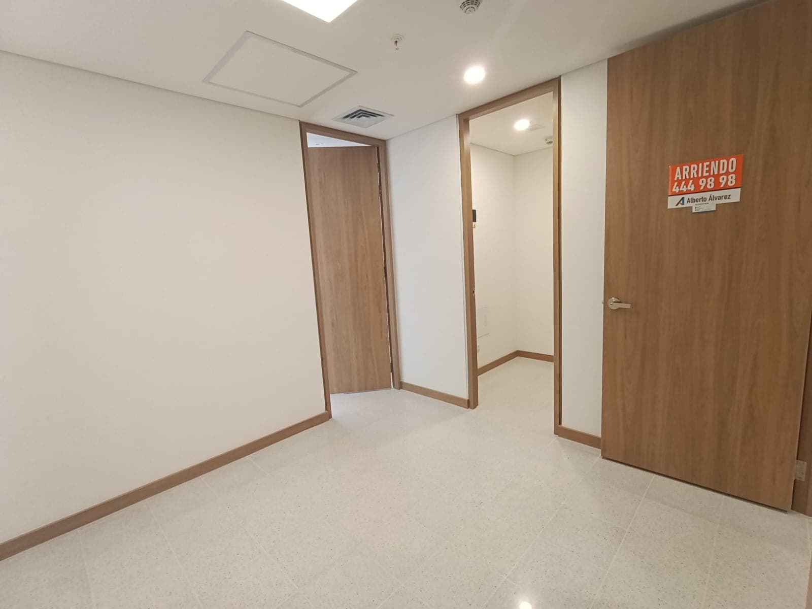 Consultorio en arriendo en Los Pinos, La America, Medellín — foto 1 de 13