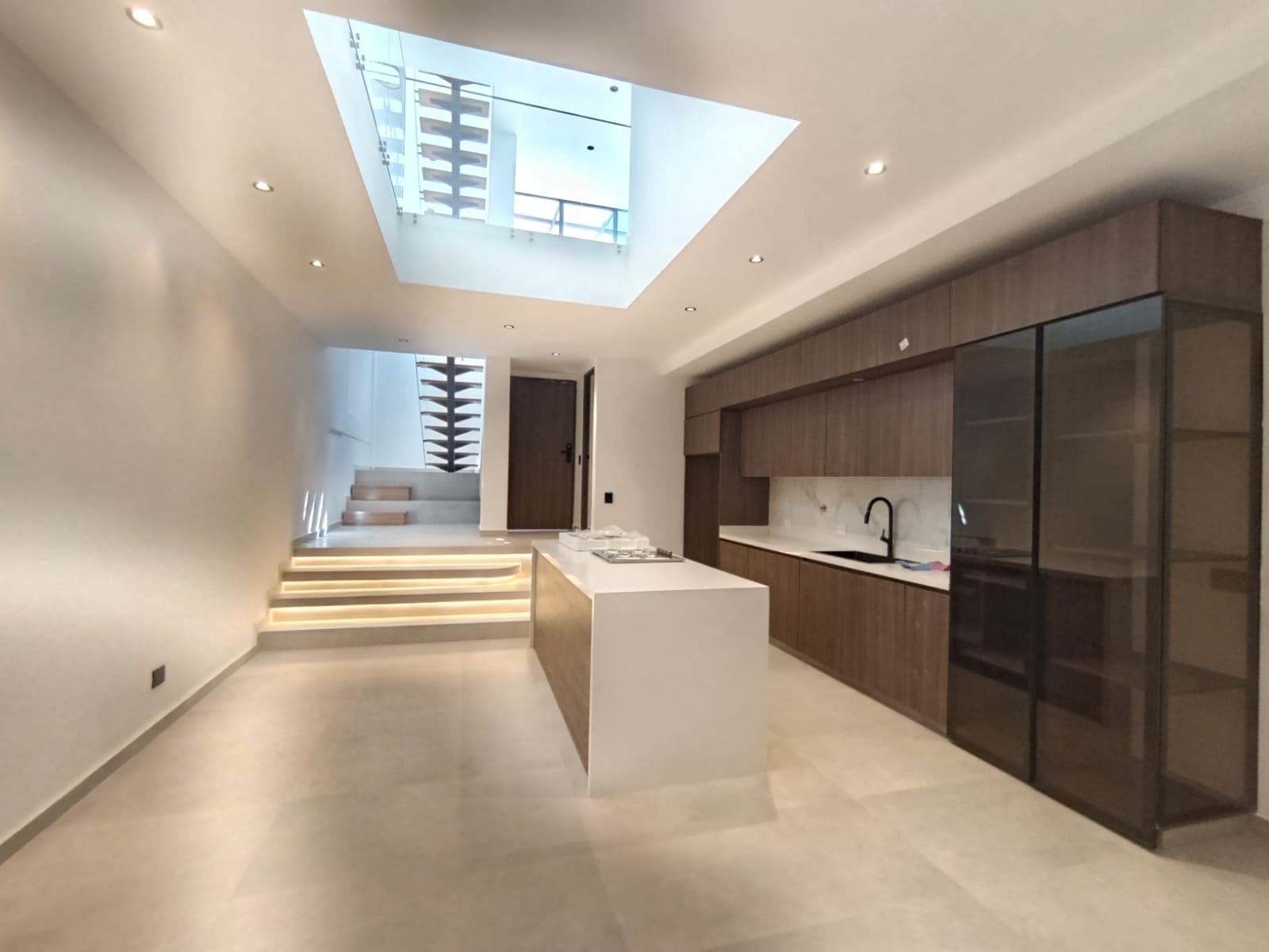 Casa Vivienda en arriendo en El Tesoro, El Poblado, Medellín — foto 1 de 16