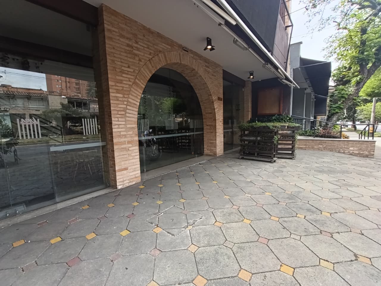 Local en arriendo en Laureles, Medellín — foto 1 de 20
