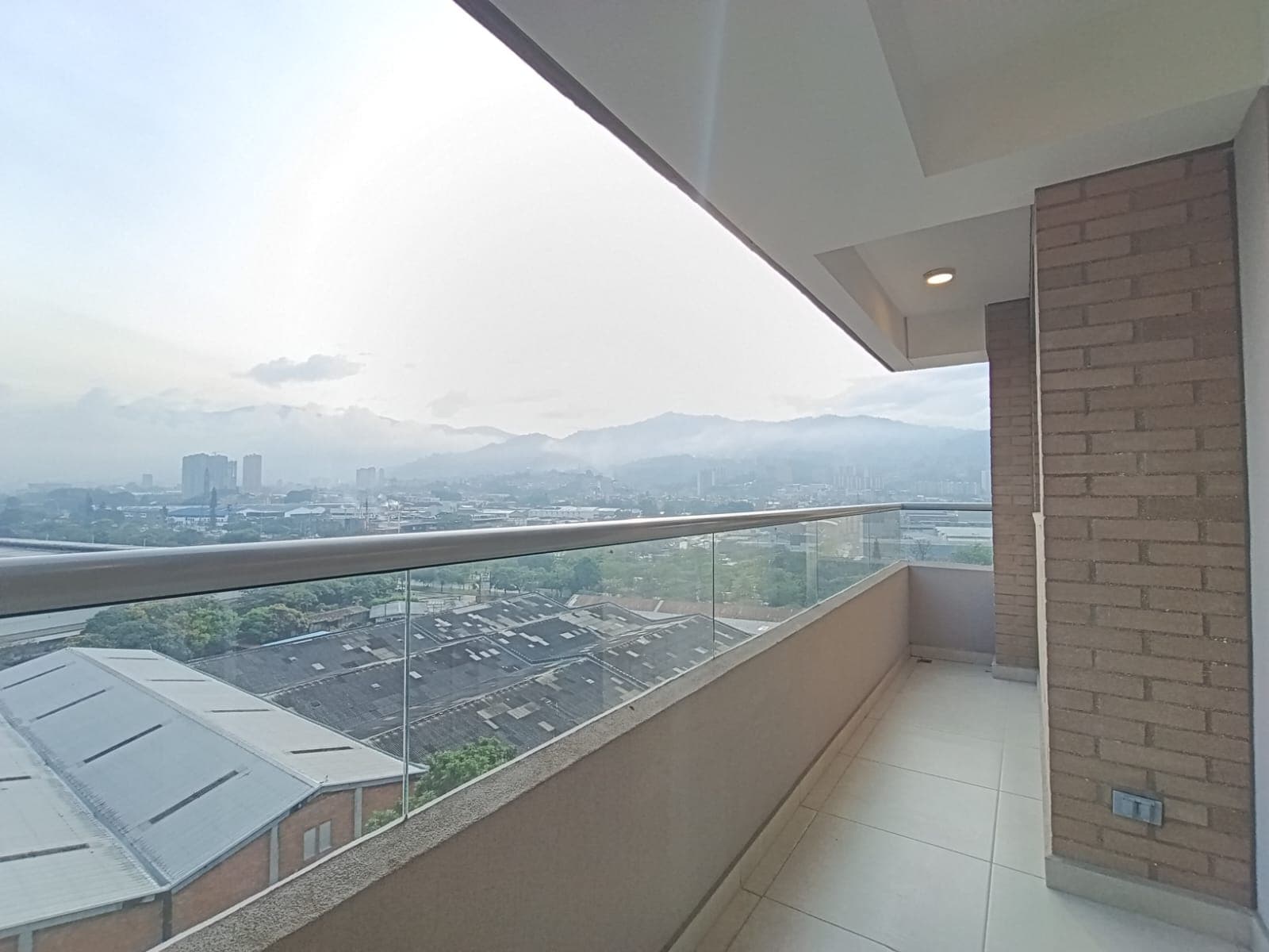 Apartamento en arriendo en Jardines, Envigado — foto 1 de 15