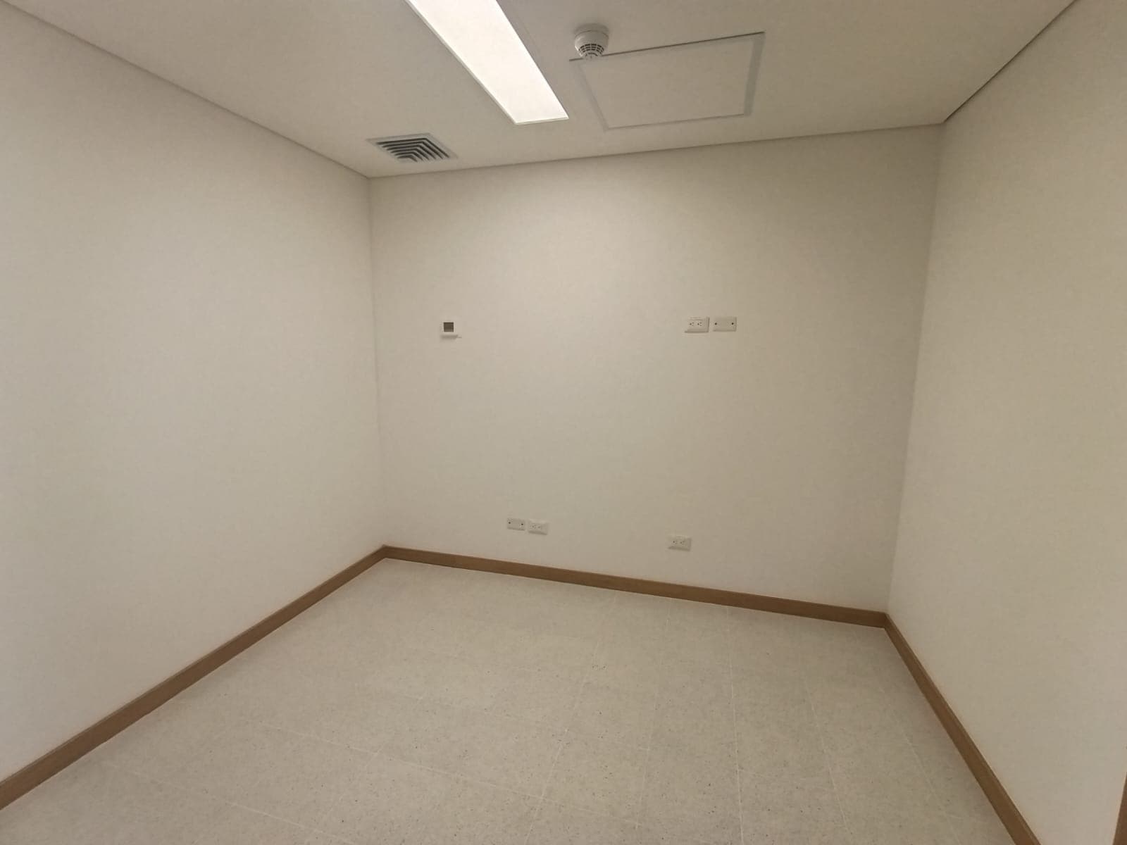 Consultorio en arriendo en Los Pinos, La America, Medellín — foto 1 de 13