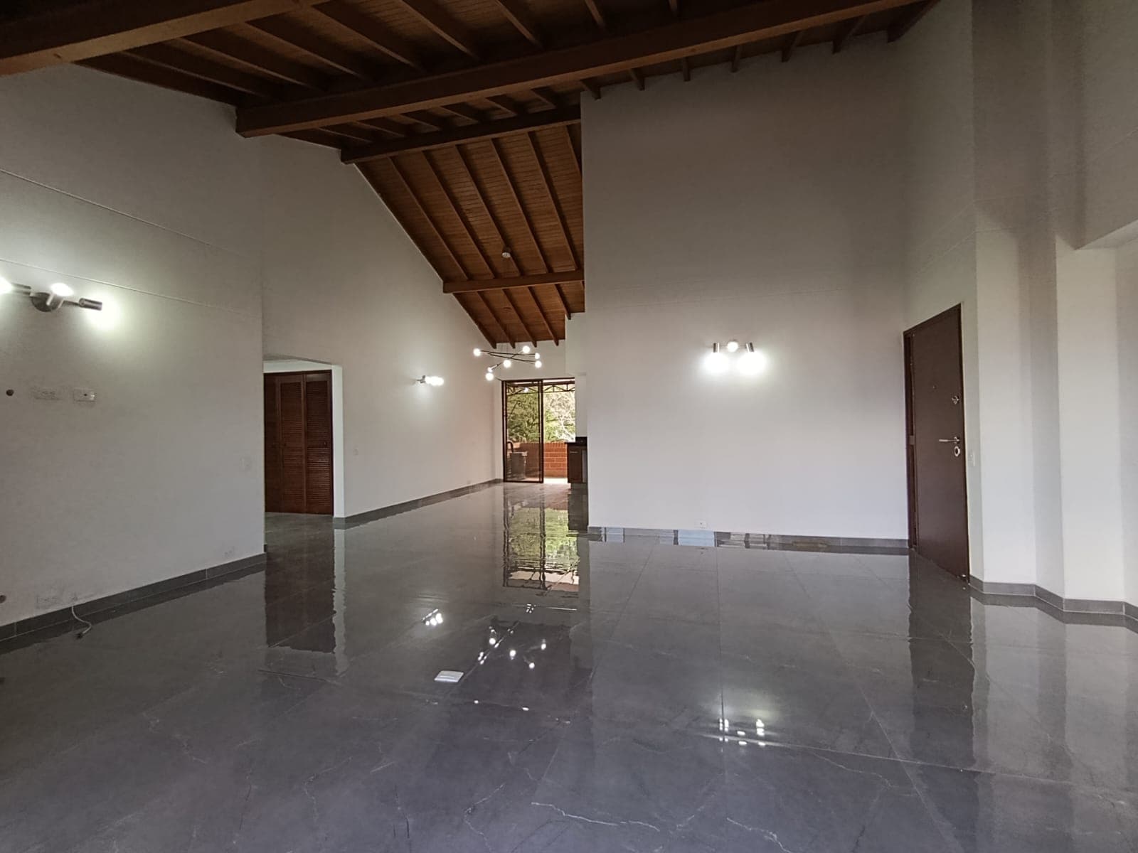 Apartamento en arriendo en Castropol, El Poblado, Medellín — foto 1 de 20