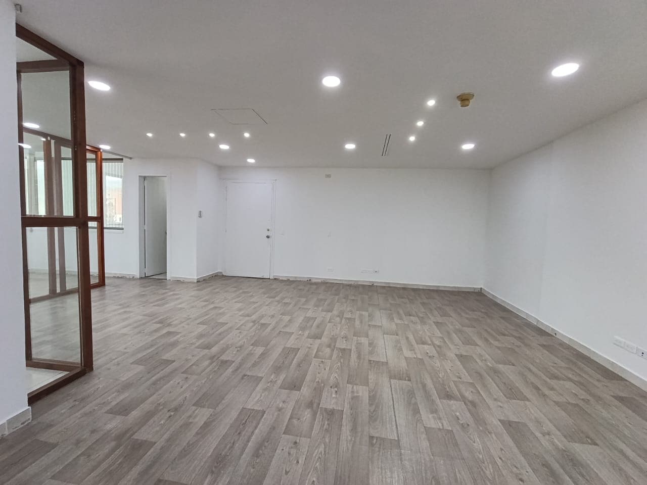 Oficina en arriendo en Milla De Oro, El Poblado, Medellín — foto 1 de 14