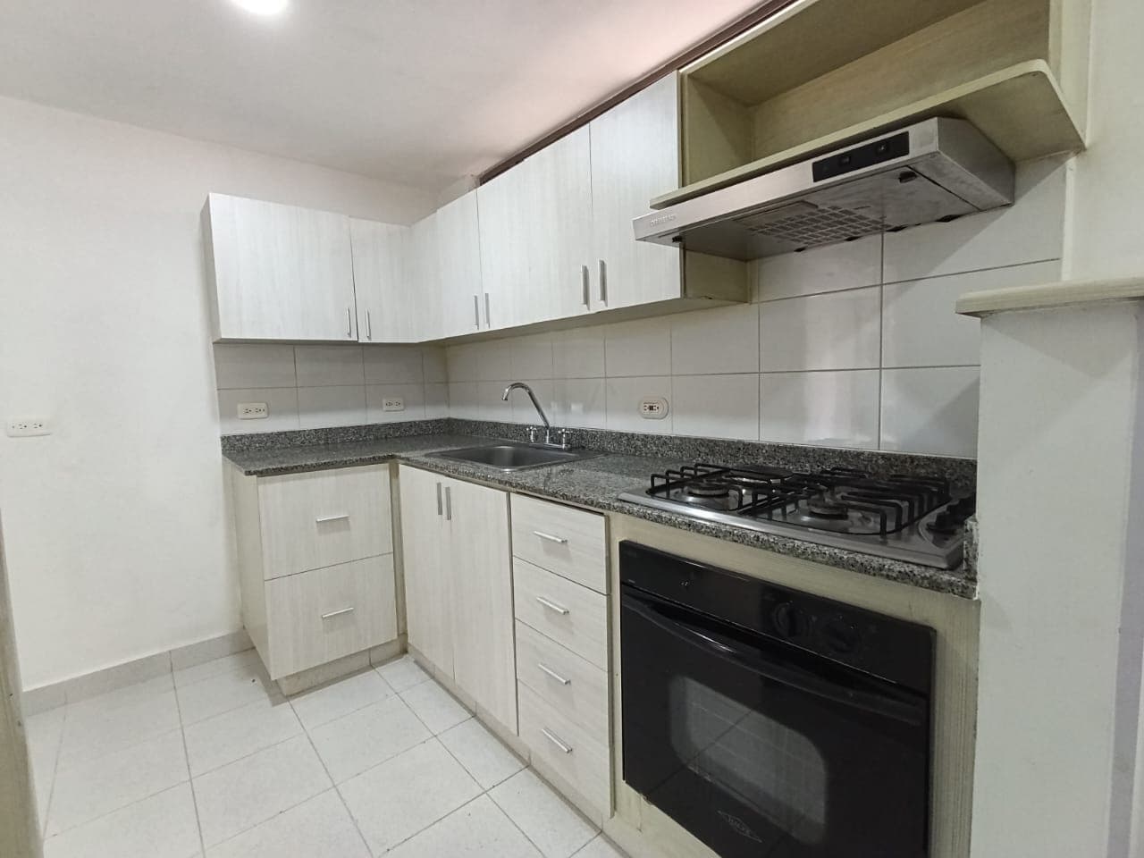 Apartamento en arriendo en Jardines, Envigado — foto 1 de 20