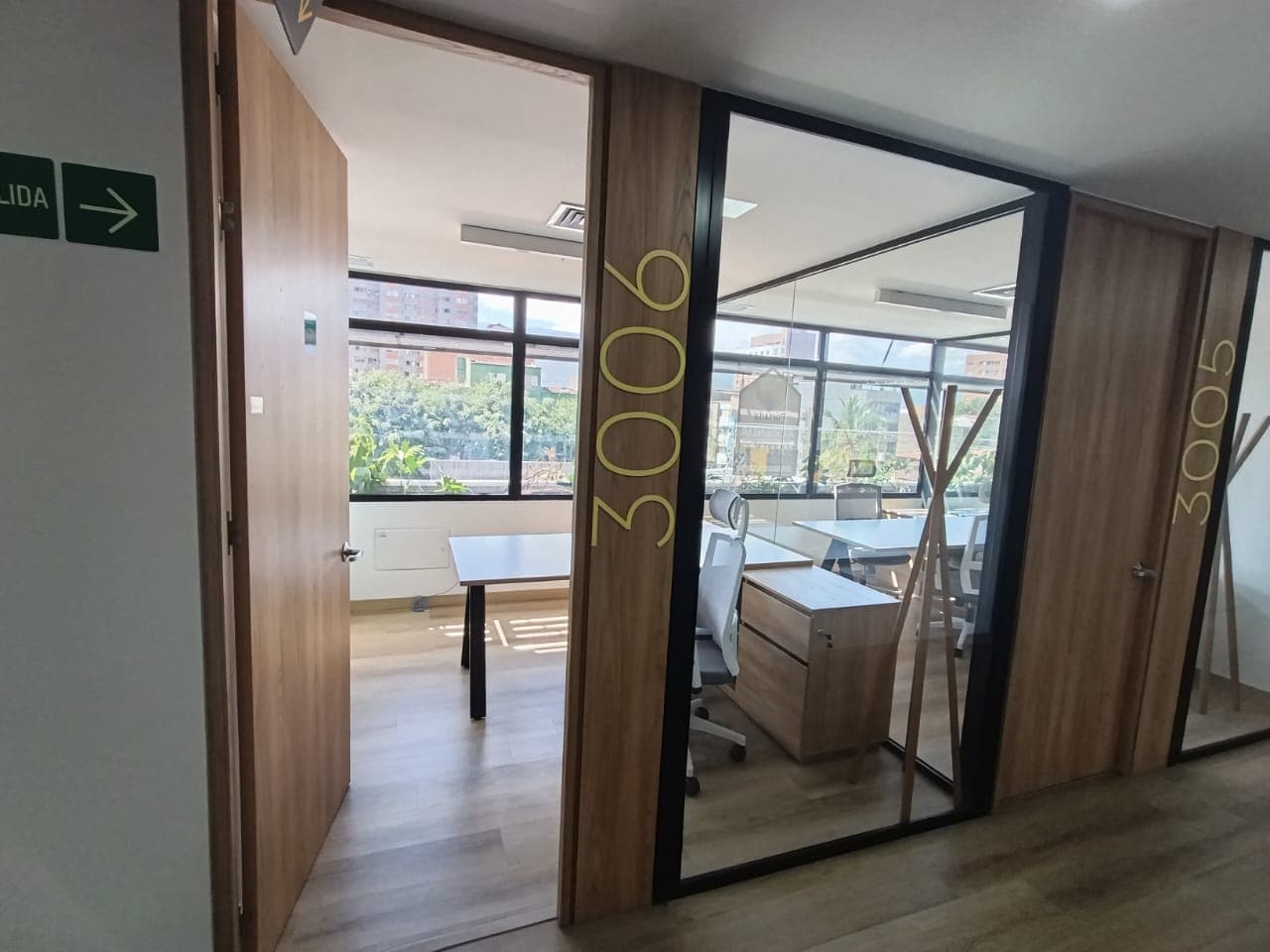 Oficina en arriendo en Los Colores, Laureles, Medellín — foto 1 de 14
