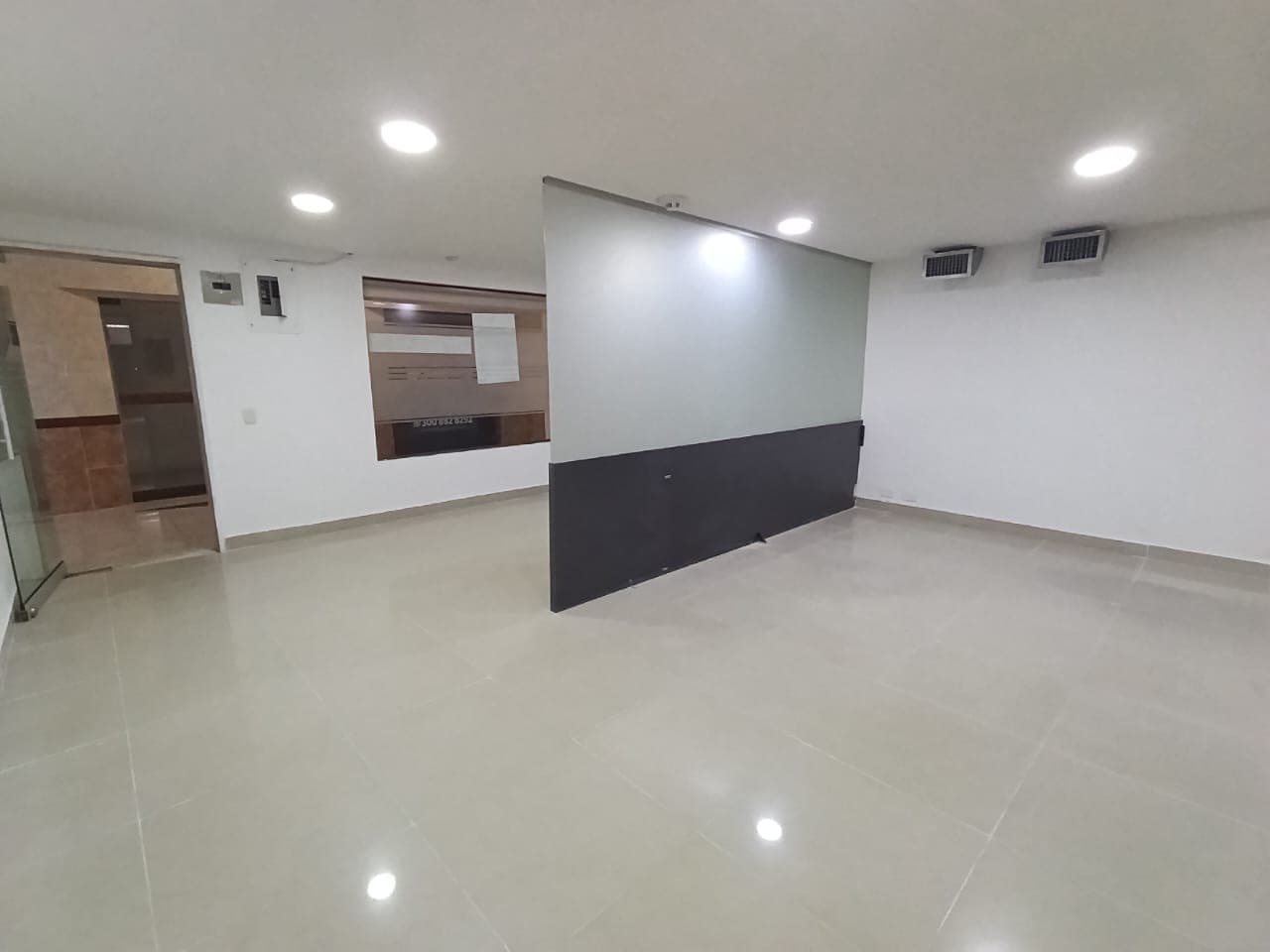 Oficina en arriendo en San Diego, El Poblado, Medellín — foto 1 de 17