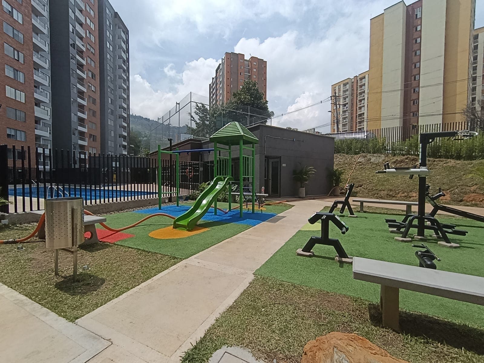 Apartamento en arriendo en La Cuenca, Envigado — foto 1 de 20