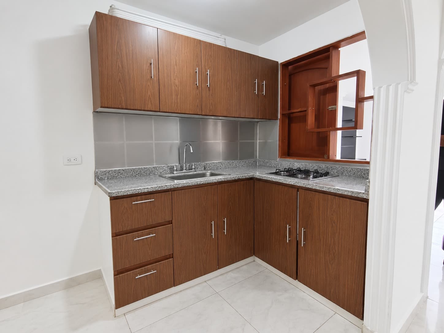 Apartamento en arriendo en La Floresta, La America, Medellín — foto 1 de 16