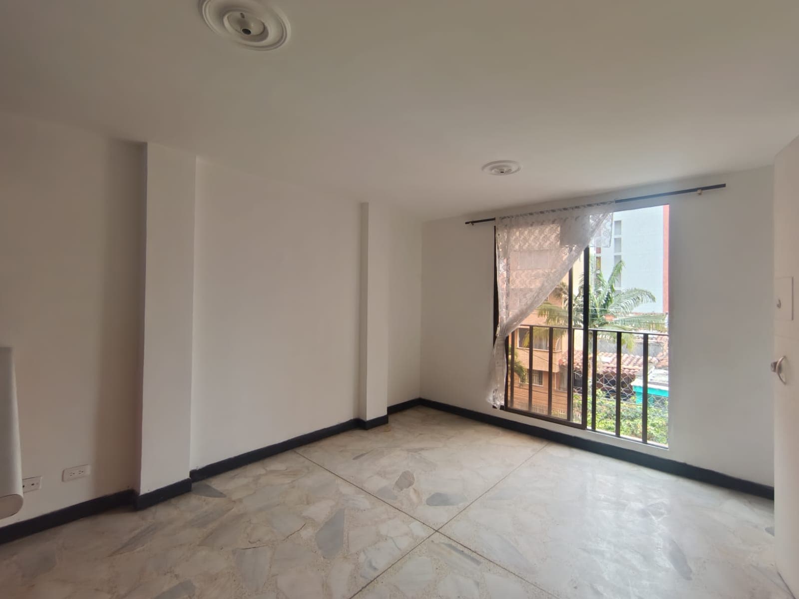 Apartamento en arriendo en Estadio, Laureles, Medellín — foto 1 de 14