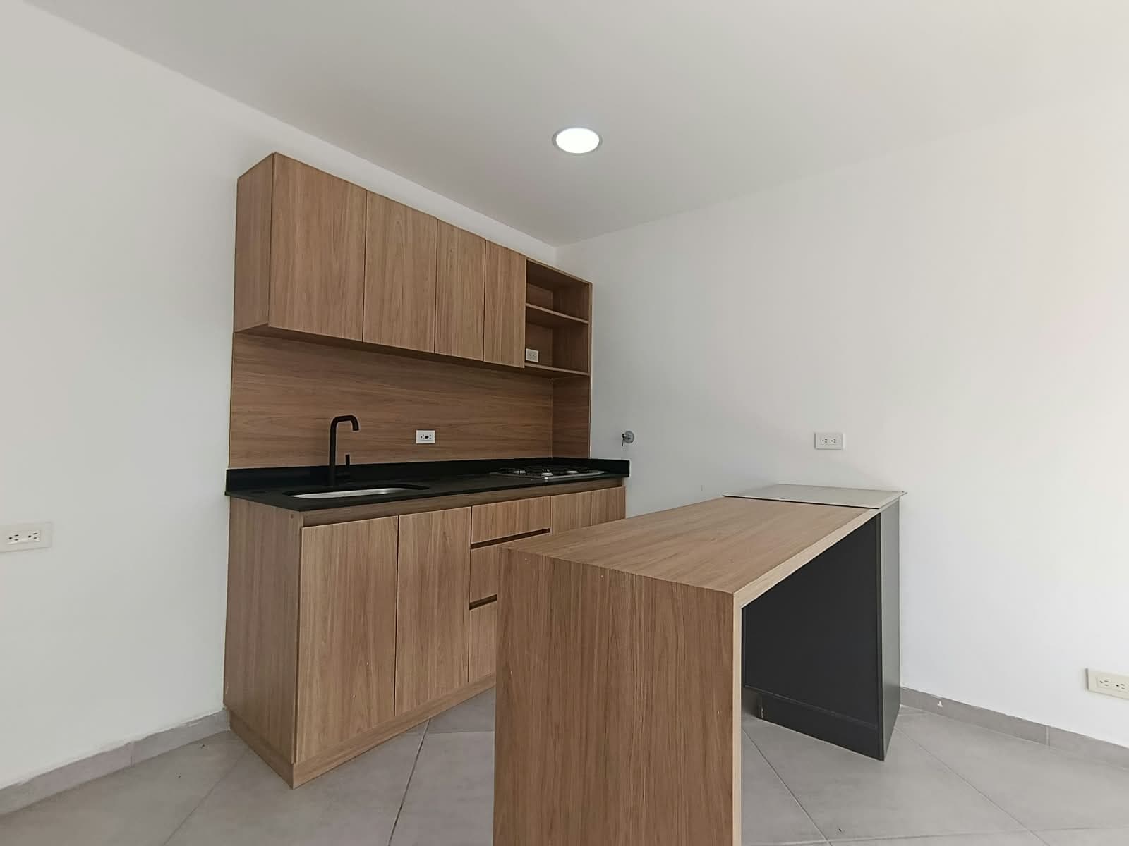Apartamento en arriendo en Boston, Centro, Medellín — foto 1 de 12