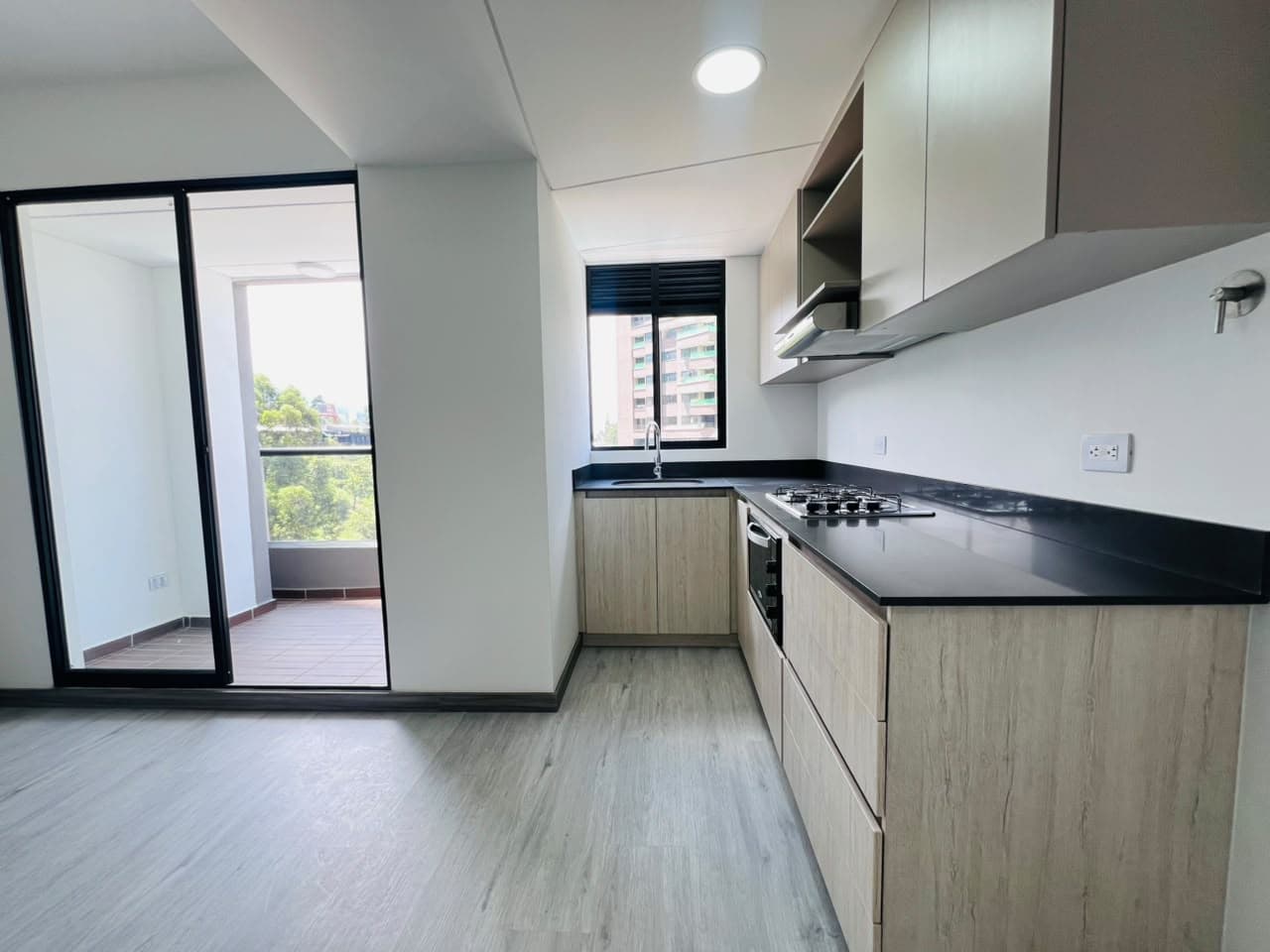 Apartamento en arriendo en Las Palmas Envigado — foto 1 de 16