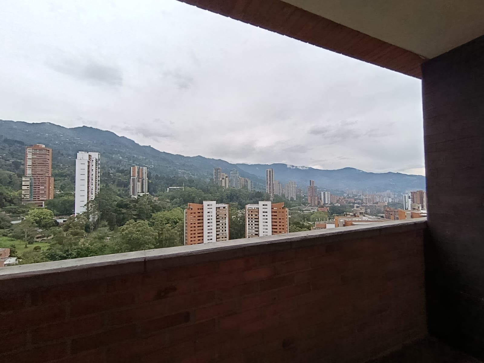Apartamento en arriendo en La Visitacion Los Gonzalez, El Poblado, Medellín — foto 1 de 19