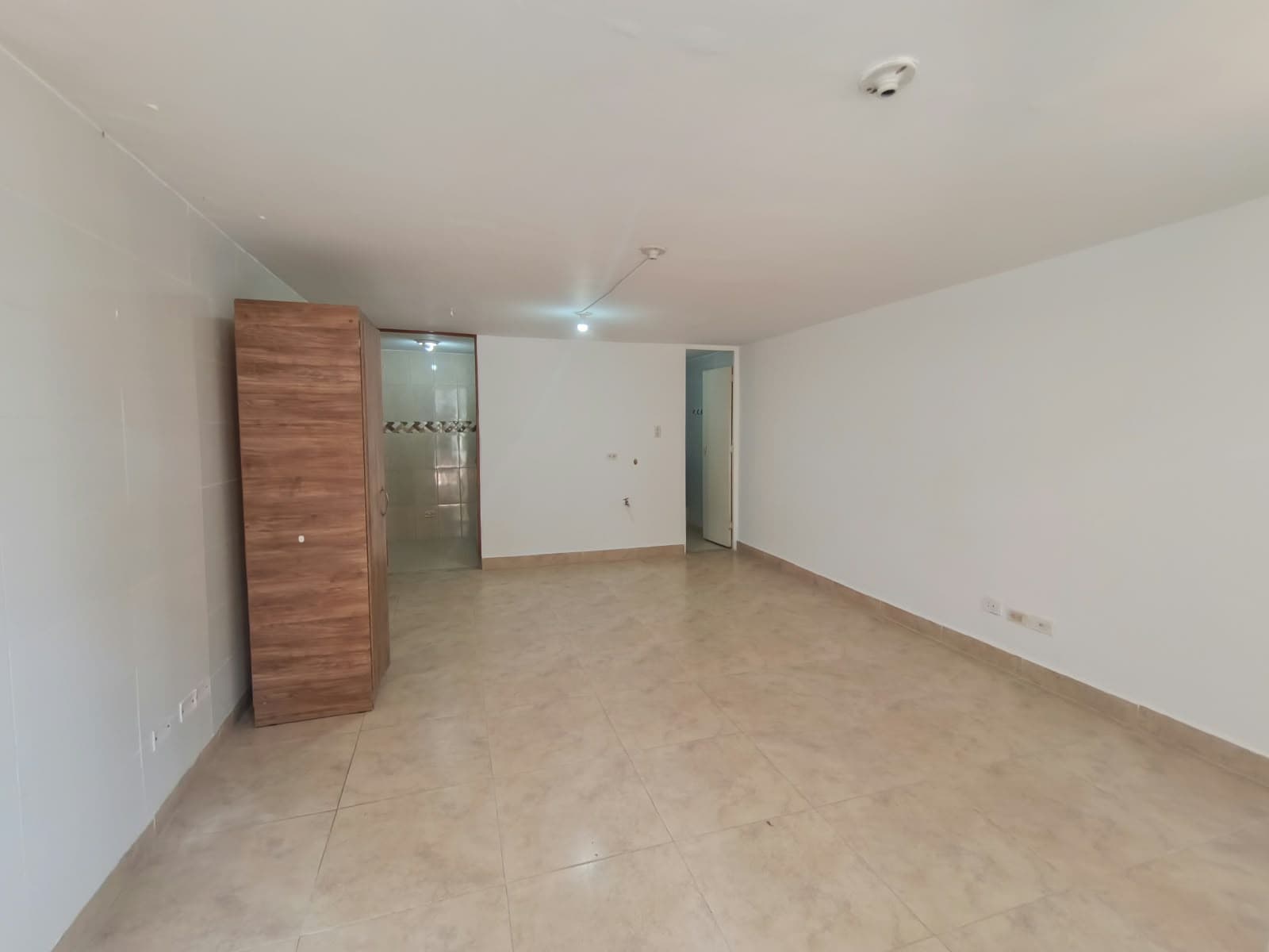 Local en arriendo en Santa Mónica, La America, Medellín — foto 1 de 8