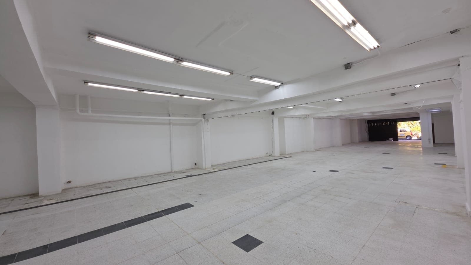 Local en arriendo en Parque de Envigado — foto 1 de 8