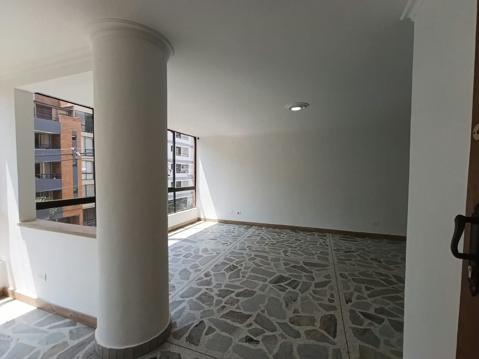 Apartamento en arriendo en Conquistadores, Laureles, Medellín — foto 1 de 16