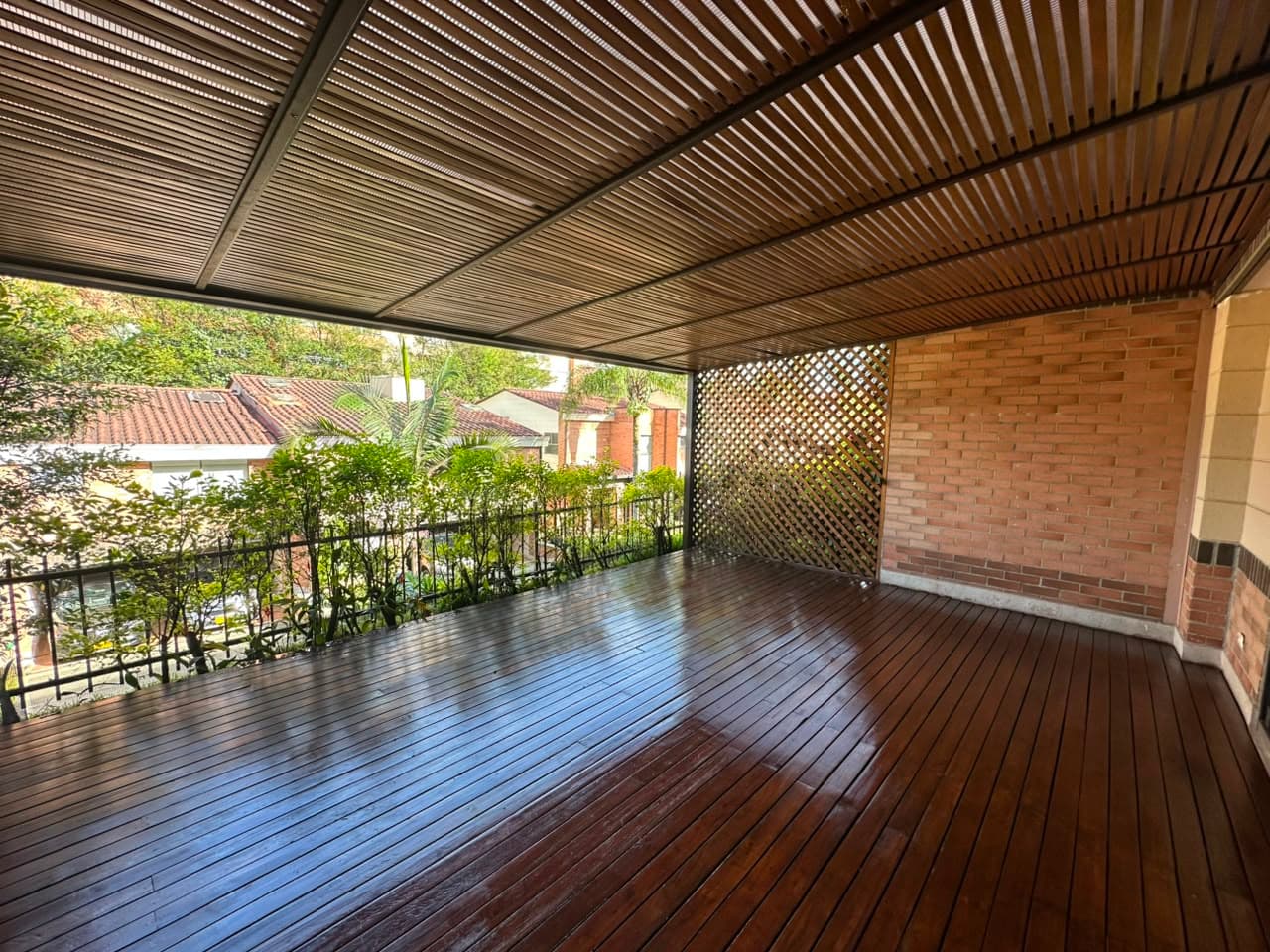 Casa Vivienda en arriendo en Loma De Los Benedictinos, Envigado — foto 1 de 18