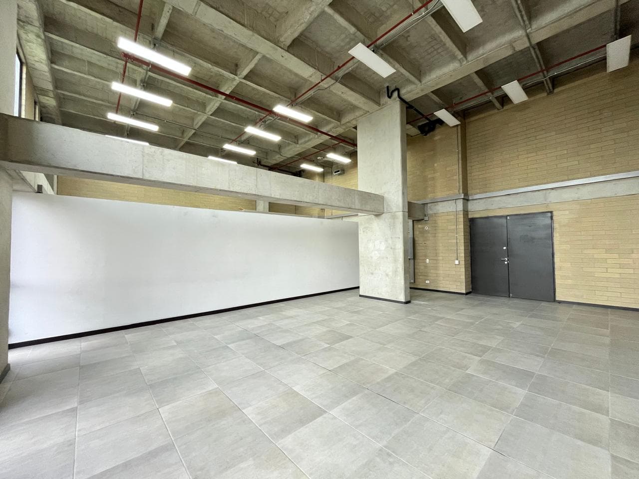 Oficina en arriendo en La Aguacatala, Poblado, Medellín — foto 1 de 15