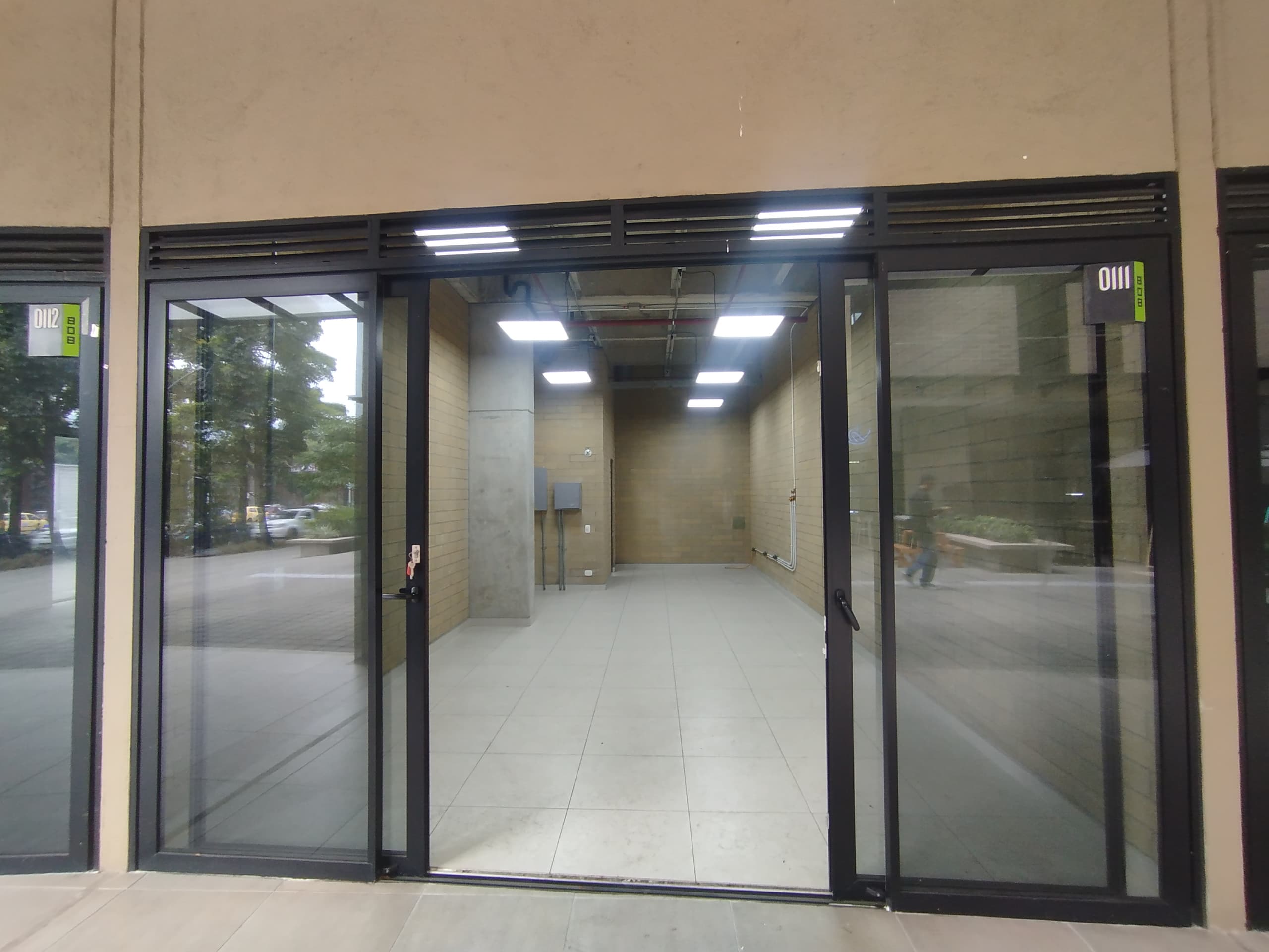 Local en arriendo en La Aguacatala, Poblado, Medellín — foto 1 de 11
