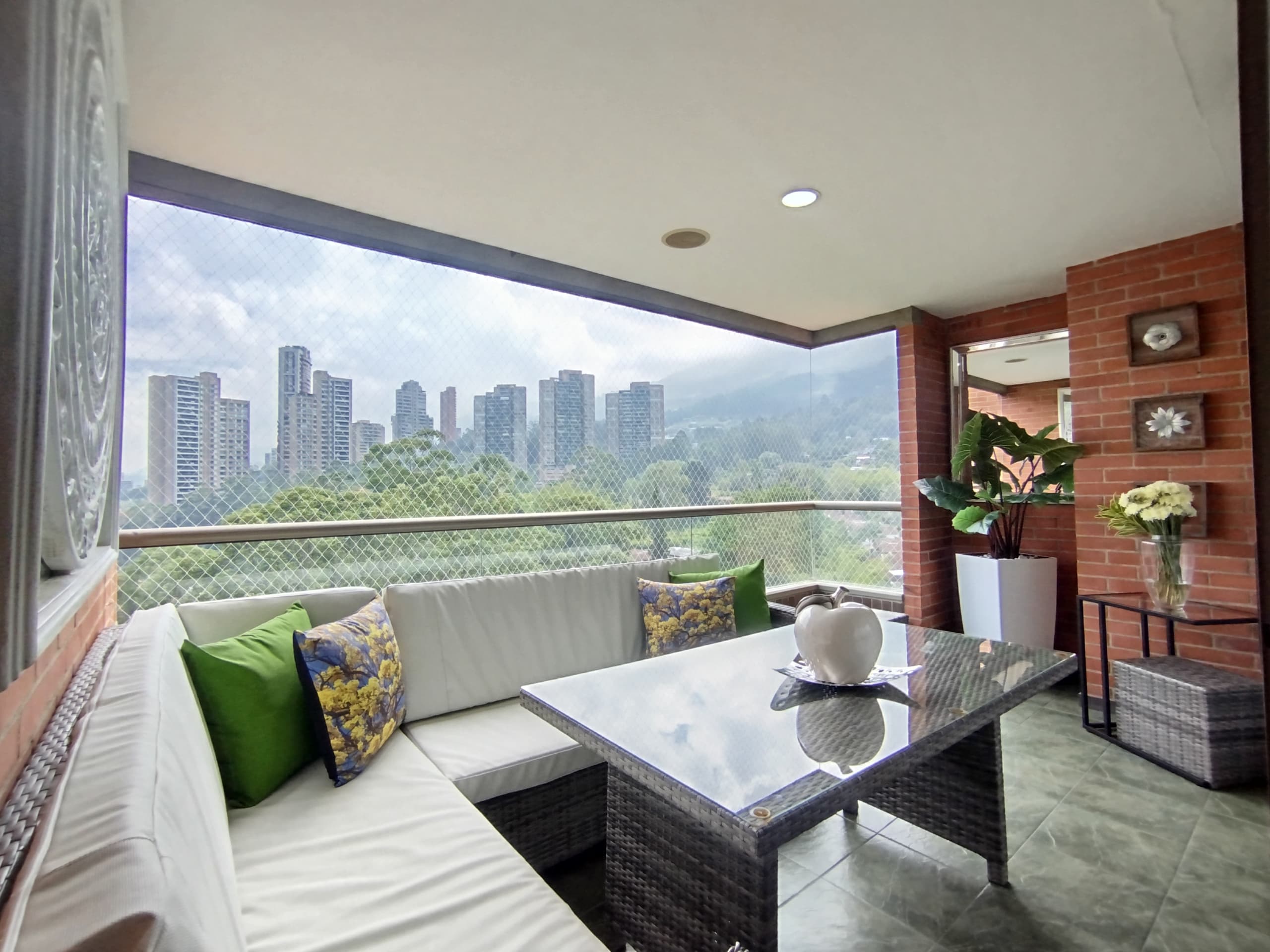 Apartamento en arriendo en San Lucas, Poblado, Medellín — foto 1 de 20