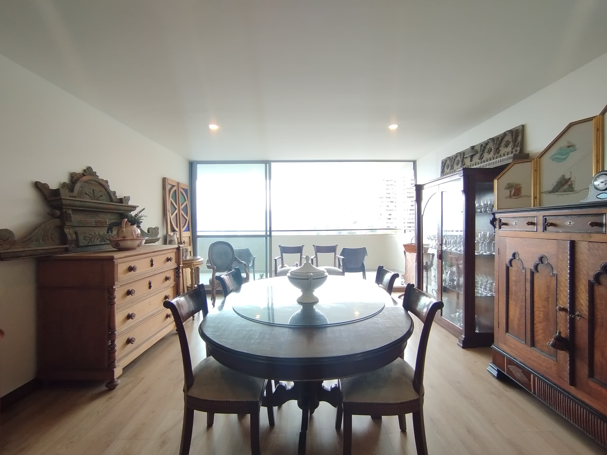 Apartamento en arriendo en Los Gonzalez, Poblado, Medellín — foto 1 de 19