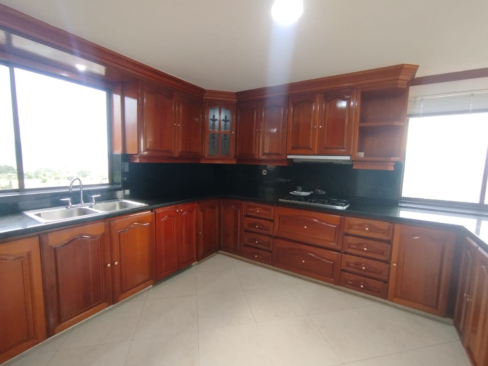 Apartamento en arriendo en El Tesoro, Poblado, Medellín — foto 1 de 20