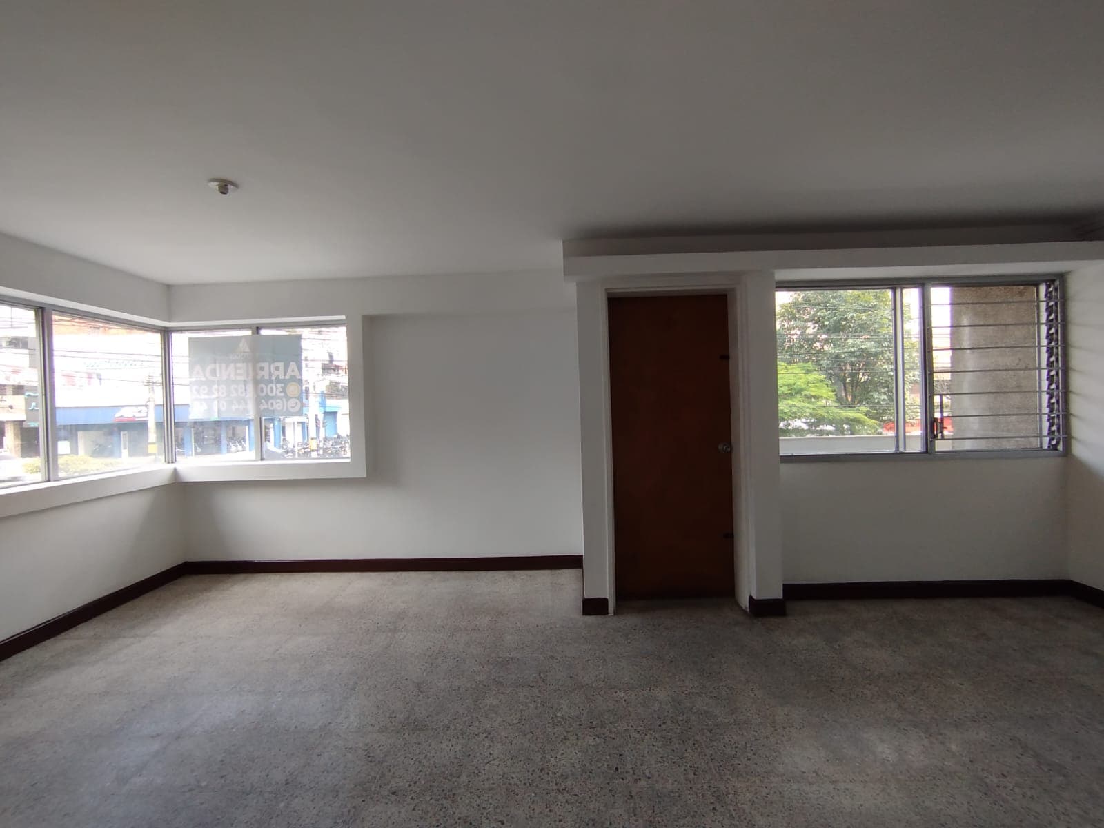 Casa Comercial en arriendo en Laureles, Medellín — foto 1 de 20