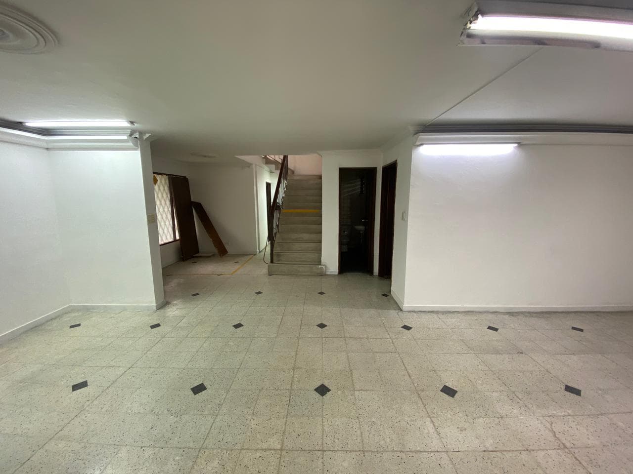 Casa Comercial en arriendo en Los Conquistadores, Laureles, Medellín — foto 1 de 20