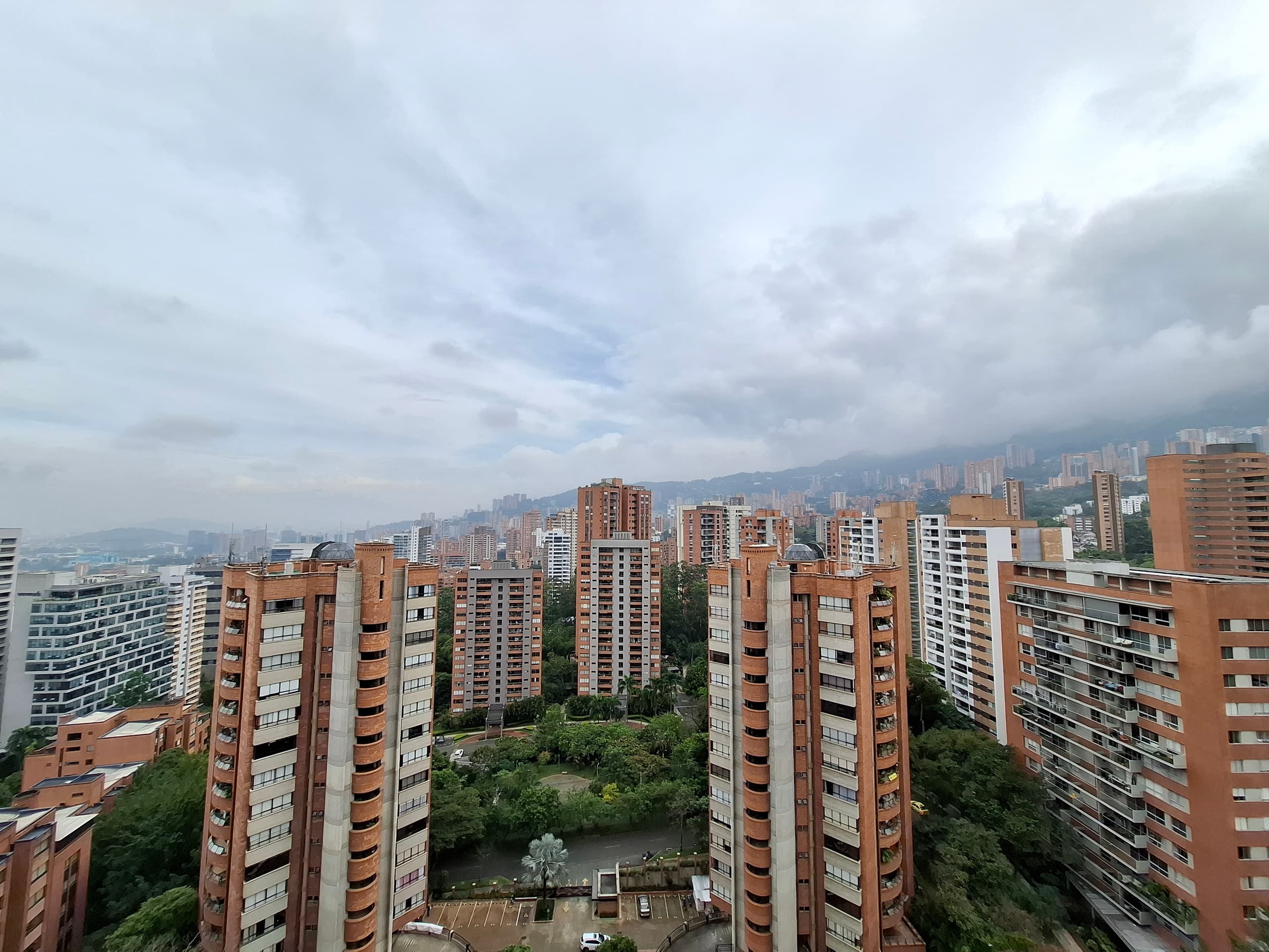 Apartamento en arriendo en Los Balsos, Poblado, Medellín — foto 1 de 20