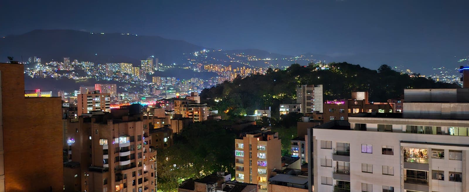 Apartamento en arriendo en Los Conquistadores, Laureles, Medellín — foto 1 de 20