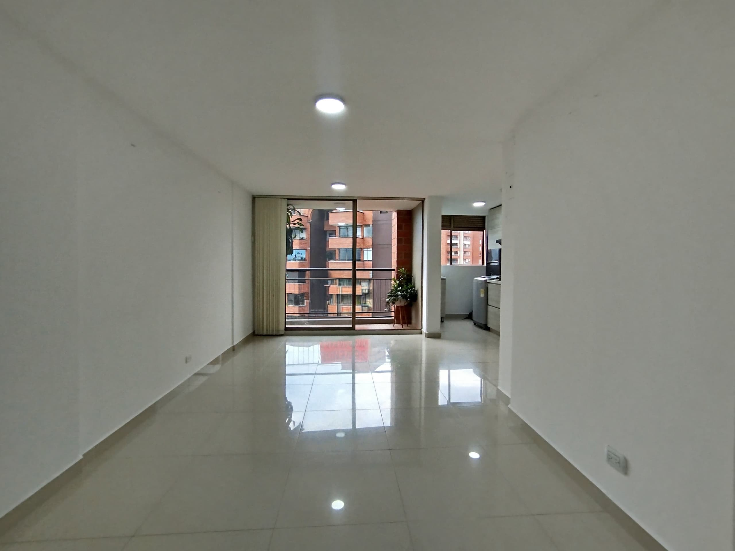 Apartamento en arriendo en Castropol, Poblado, Medellín — foto 1 de 20