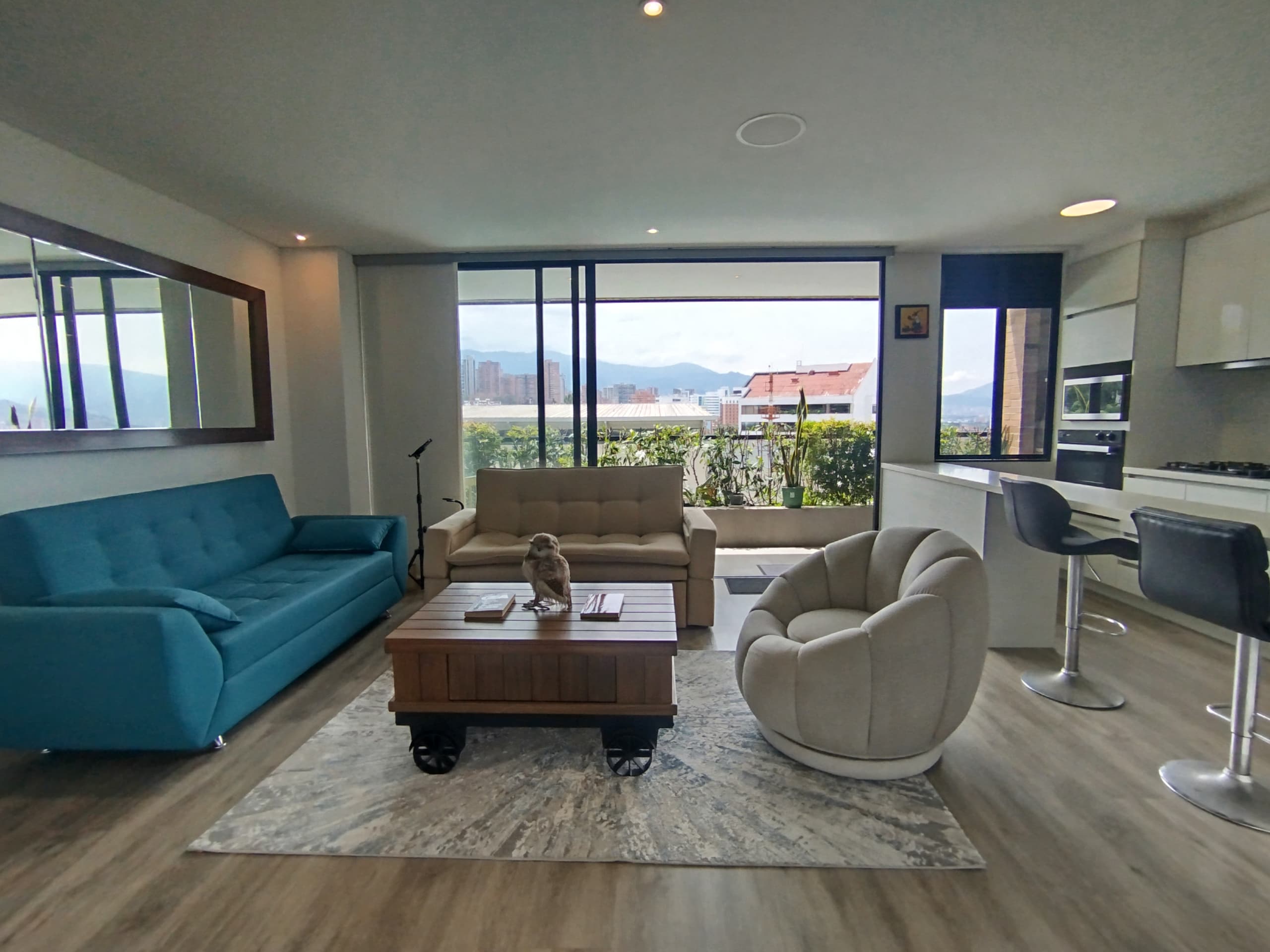 Apartamento en arriendo en Lalinde, Poblado, Medellín — foto 1 de 20