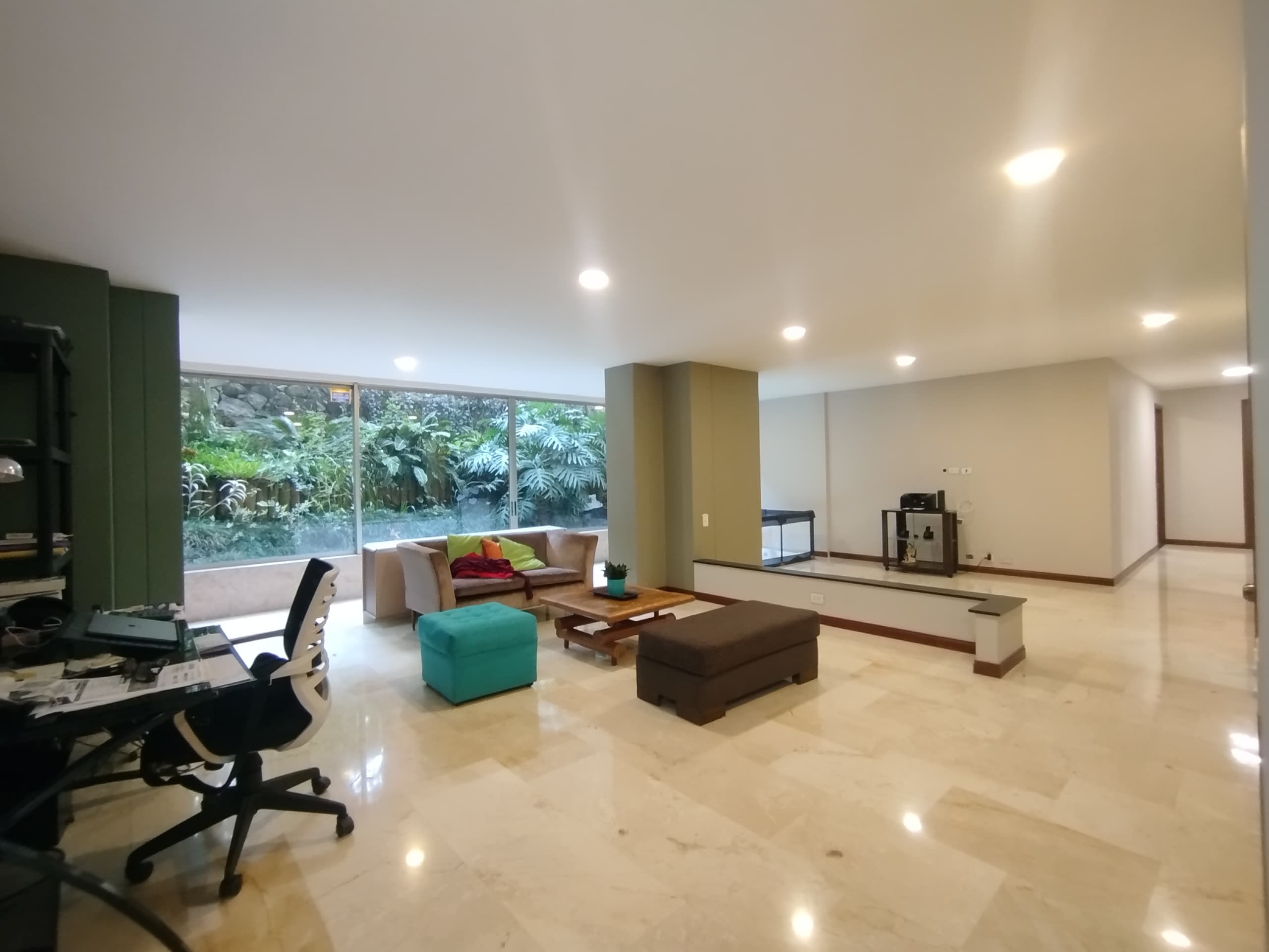 Apartamento en arriendo en La Tomatera, Poblado, Medellín — foto 1 de 20