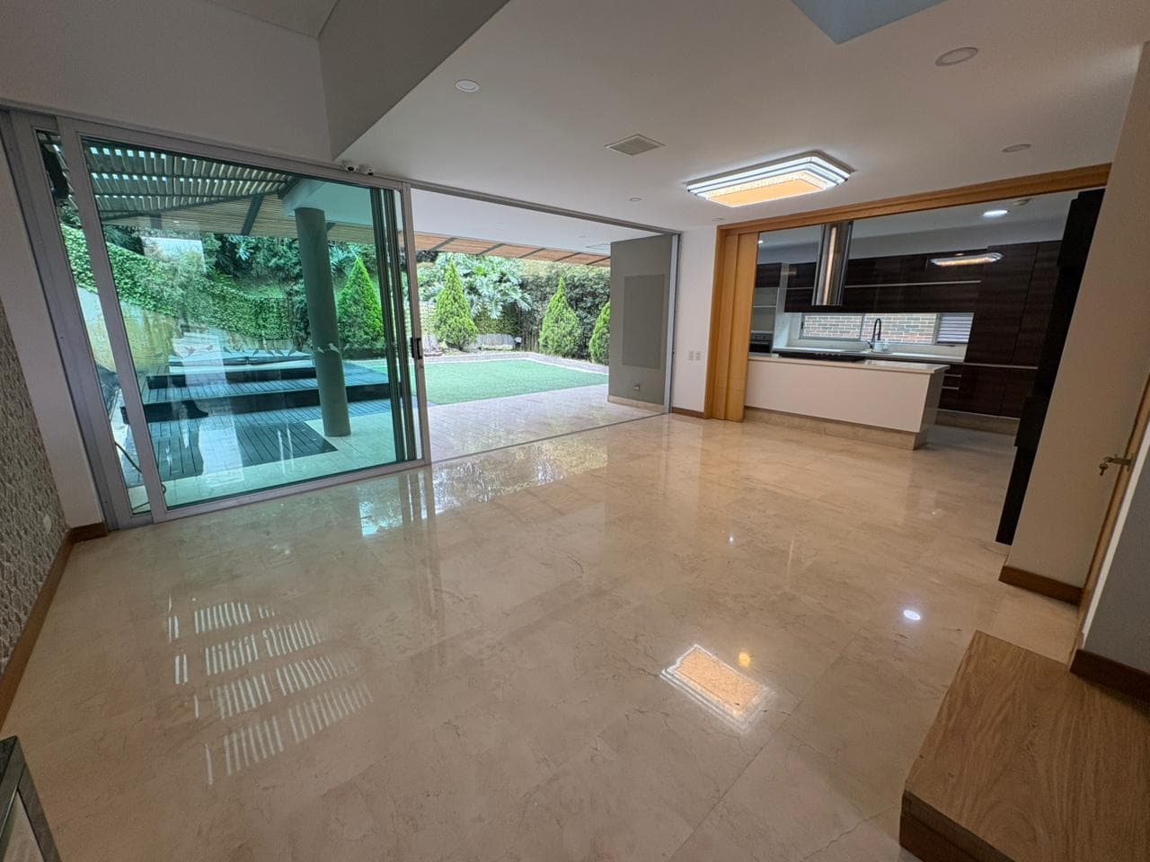 Casa Vivienda en arriendo en Loma El Atravezado, Envigado — foto 1 de 20