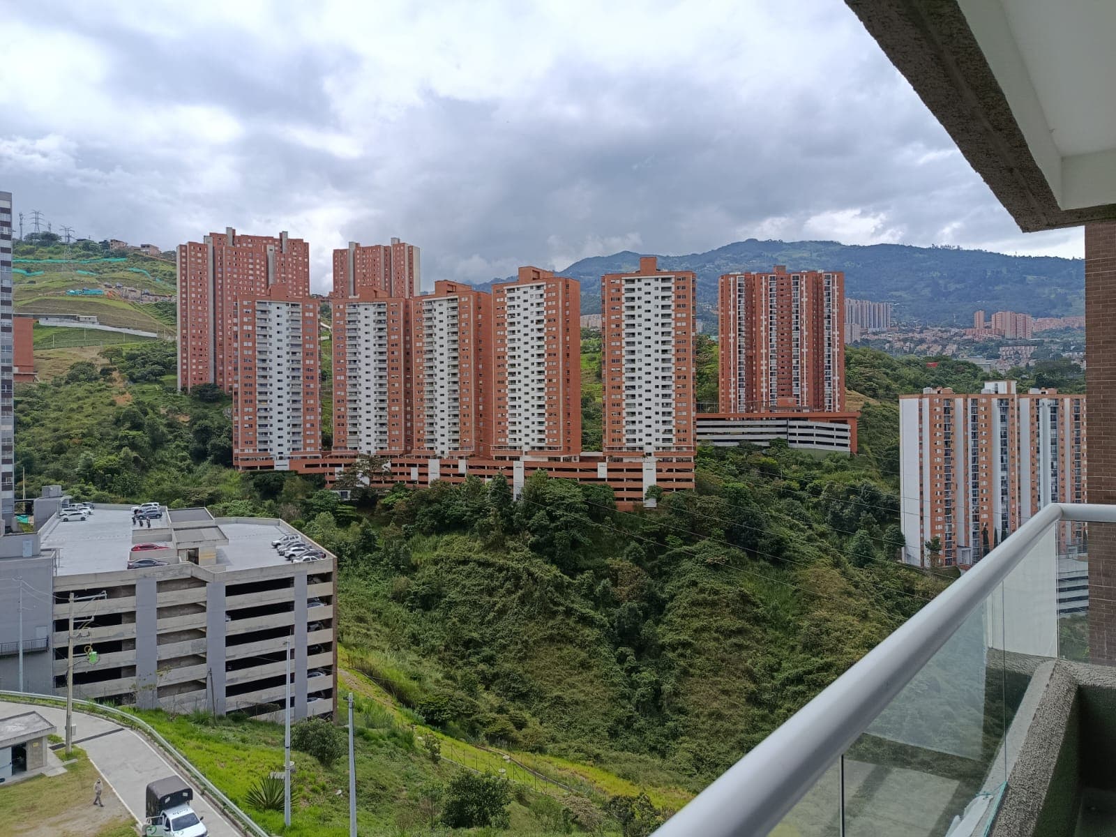 Apartamento en arriendo en Calasanz Parte Alta, La America, Medellín — foto 1 de 20