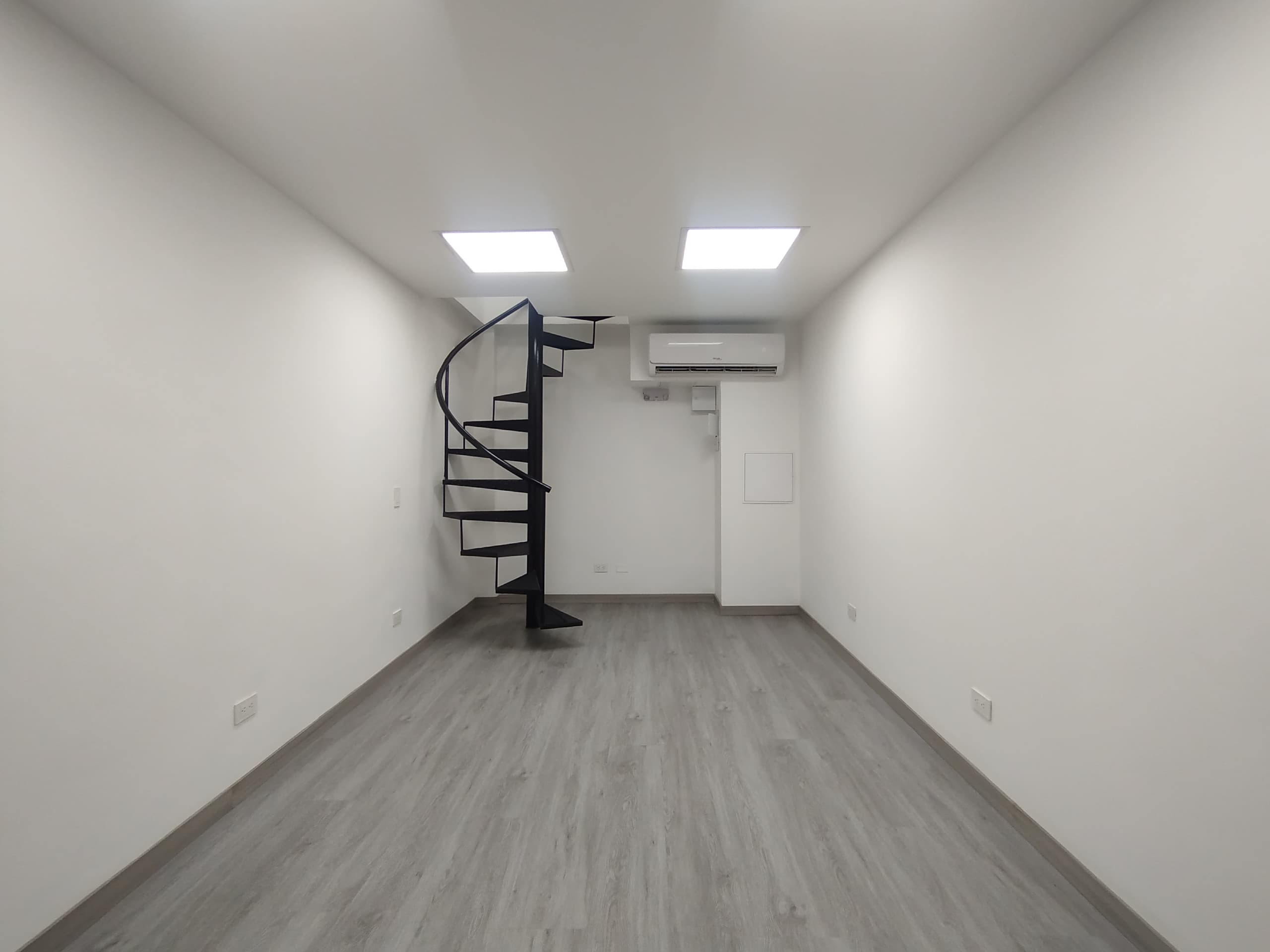 Local en arriendo en Avenida Las Vegas, Poblado, Medellín — foto 1 de 13
