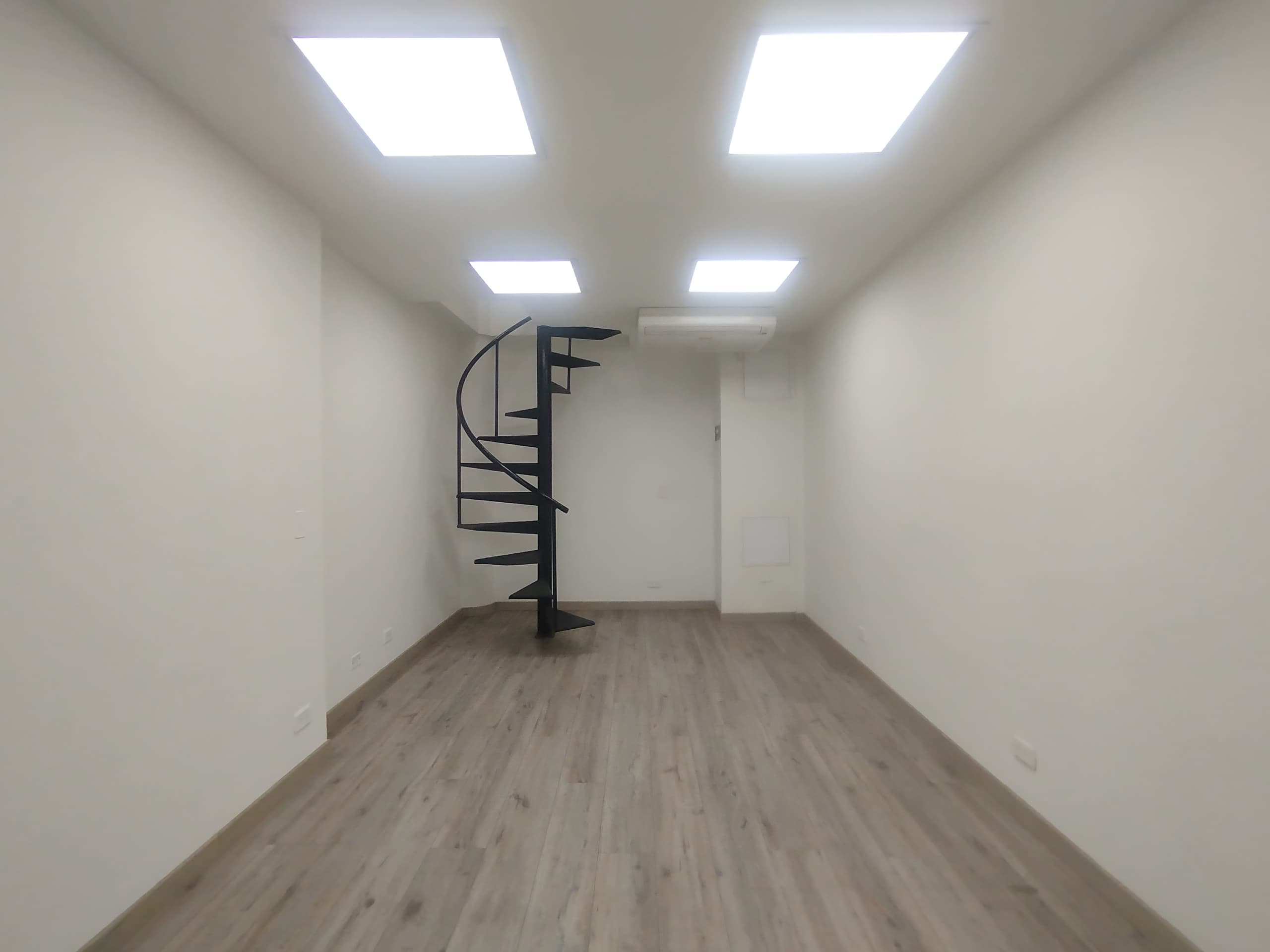 Local en arriendo en Avenida Las Vegas, Poblado, Medellín — foto 1 de 12