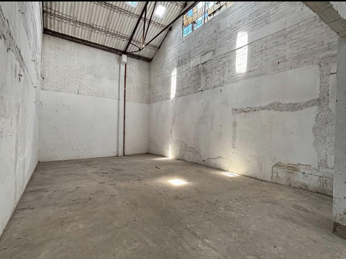 Bodega en arriendo en Guayabal, Belen, Medellín — foto 1 de 15